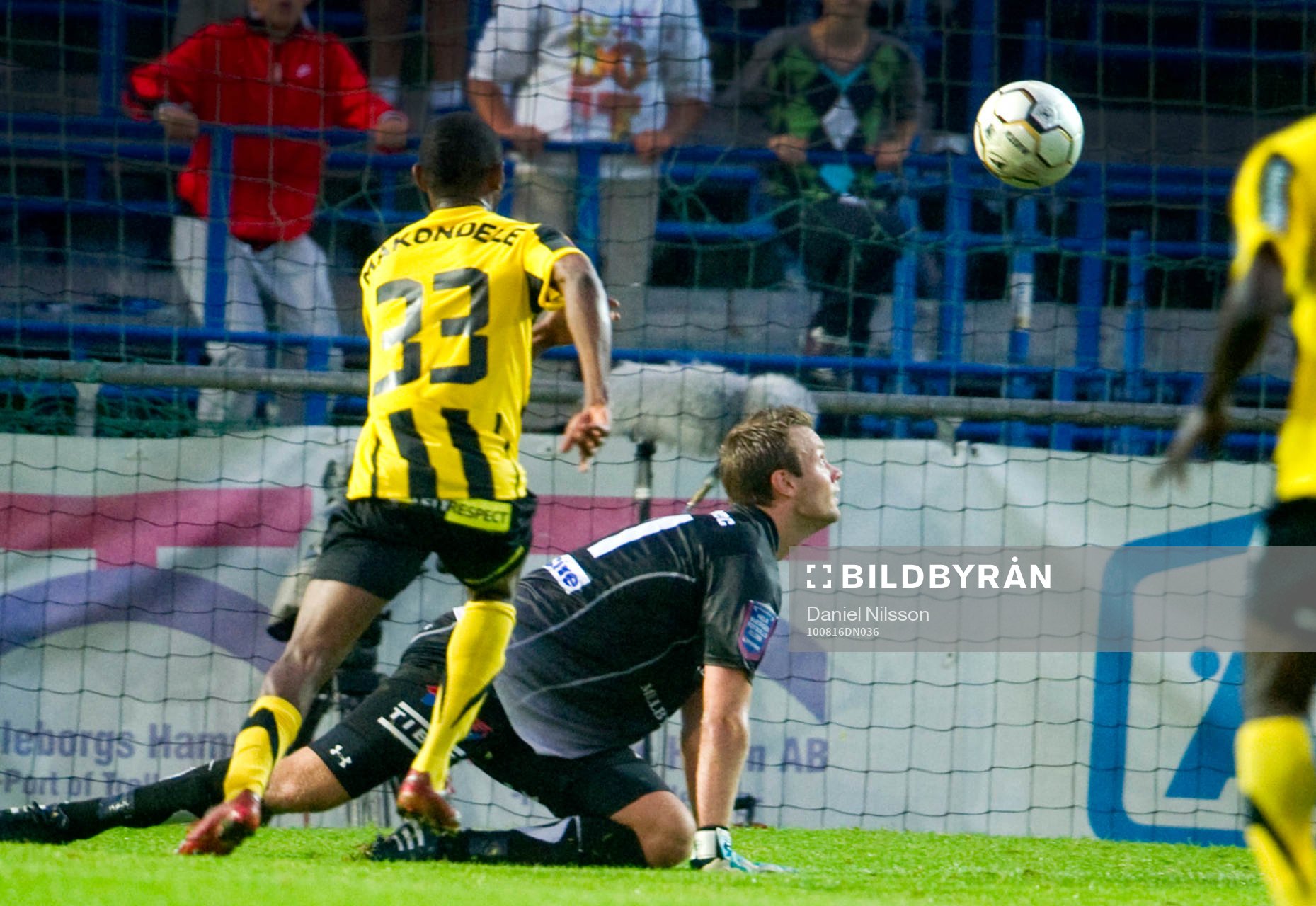 Viktor Noring, målvakt Trelleborg och Rene Makondele,