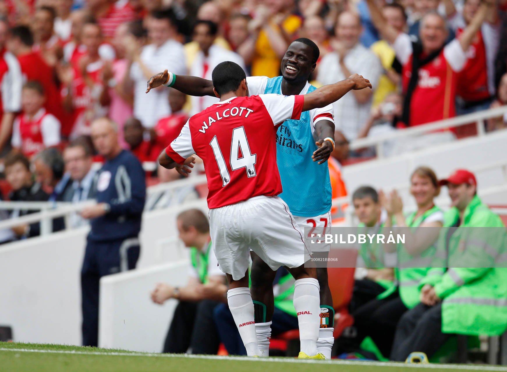 Emmanuel Eboue och Theo Walcott, Arsenal, glädje, jubel