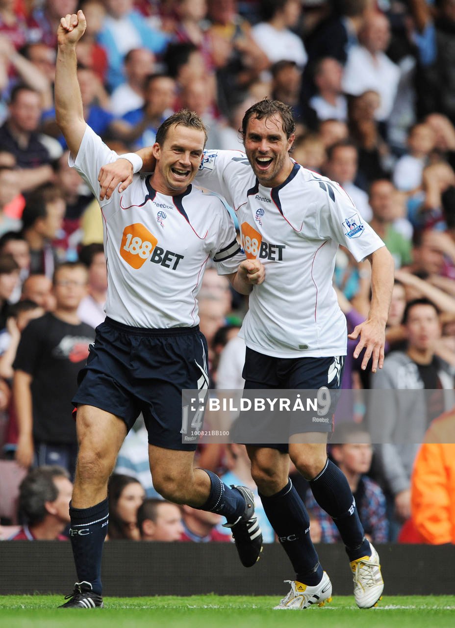 Kevin Davies och Johan Elmander, glädje, jubel, Bolton
