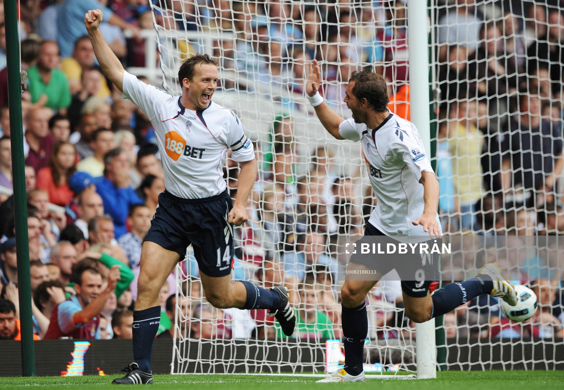Kevin Davies och Johan Elmander, glädje, jubel, Bolton