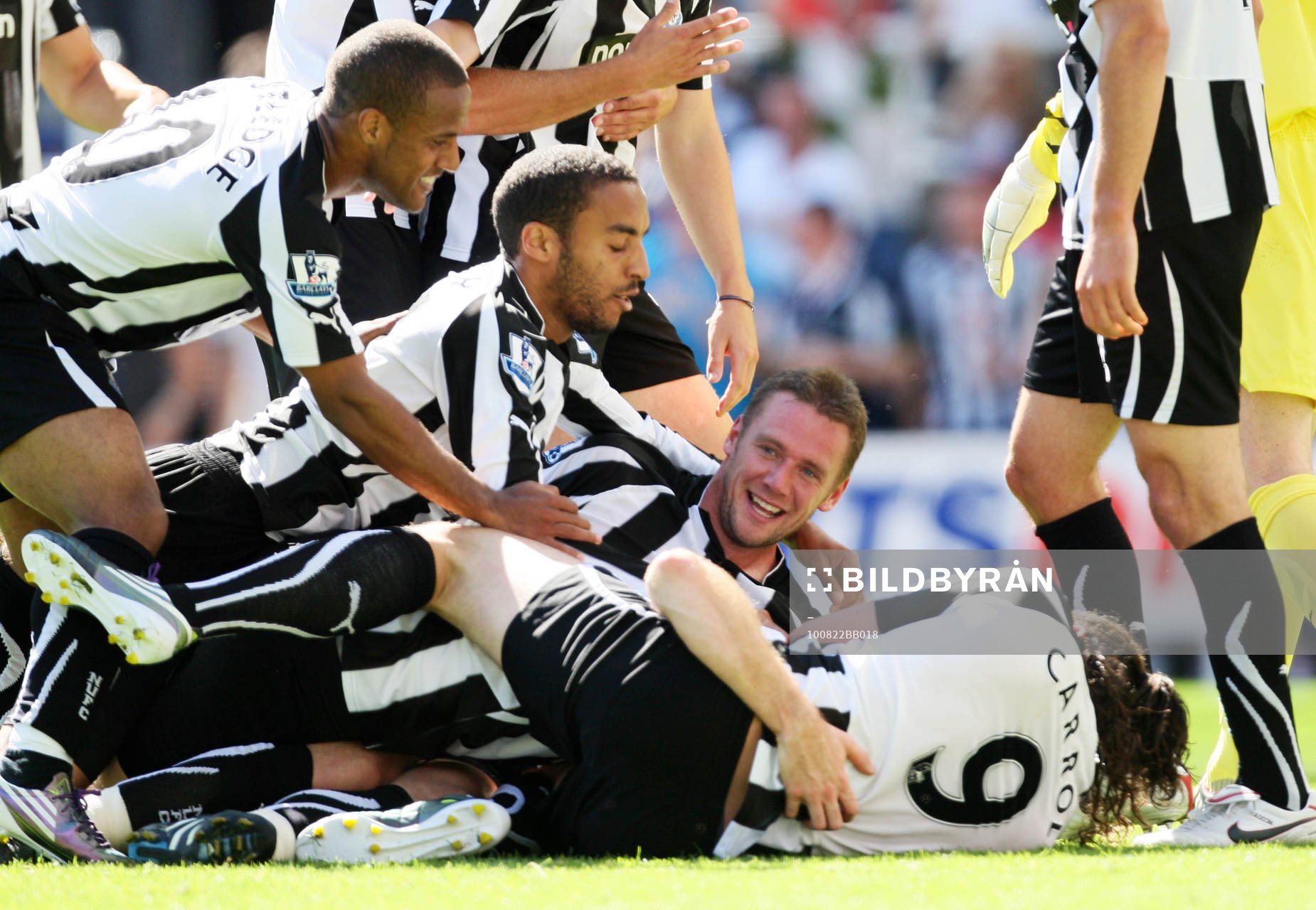 Kevin Nolan med lagkamraterna i Newcastle, glädje, jubel
