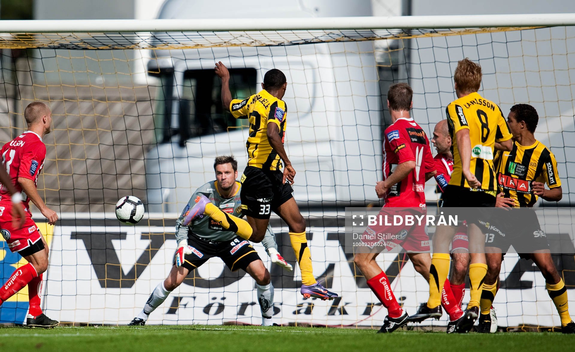 Rene Makondele, Häcken, Jesper Christiansen, målvakt IF