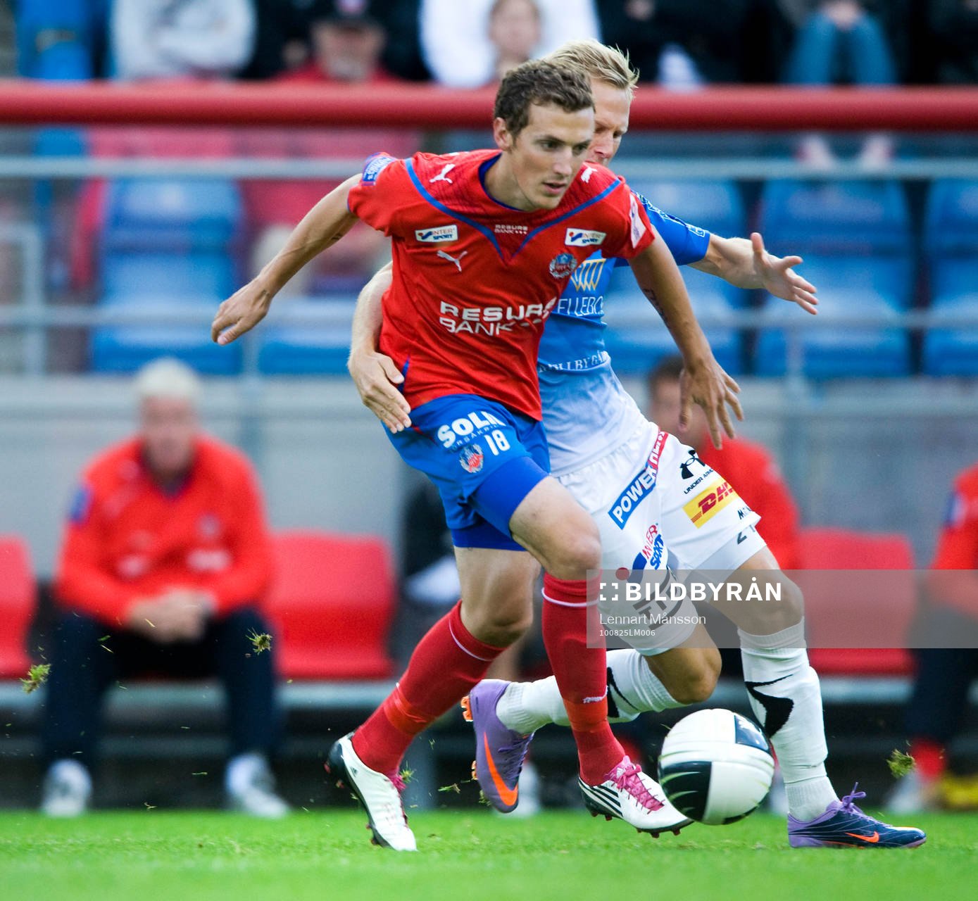 Alexander Gerndt, Helsingborg, hålls hårt av Magnus