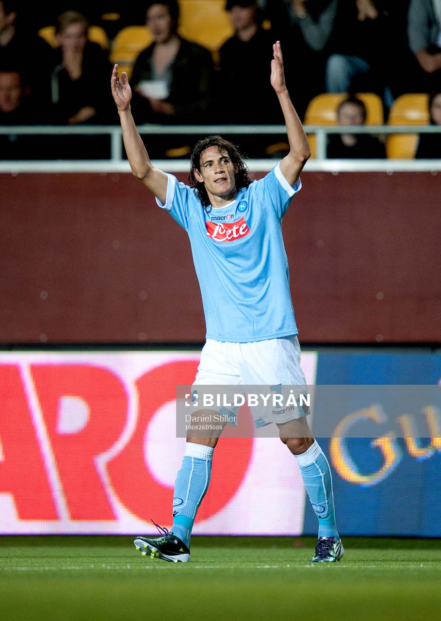 Cavani gör 0-2  till Napoli. Jubel