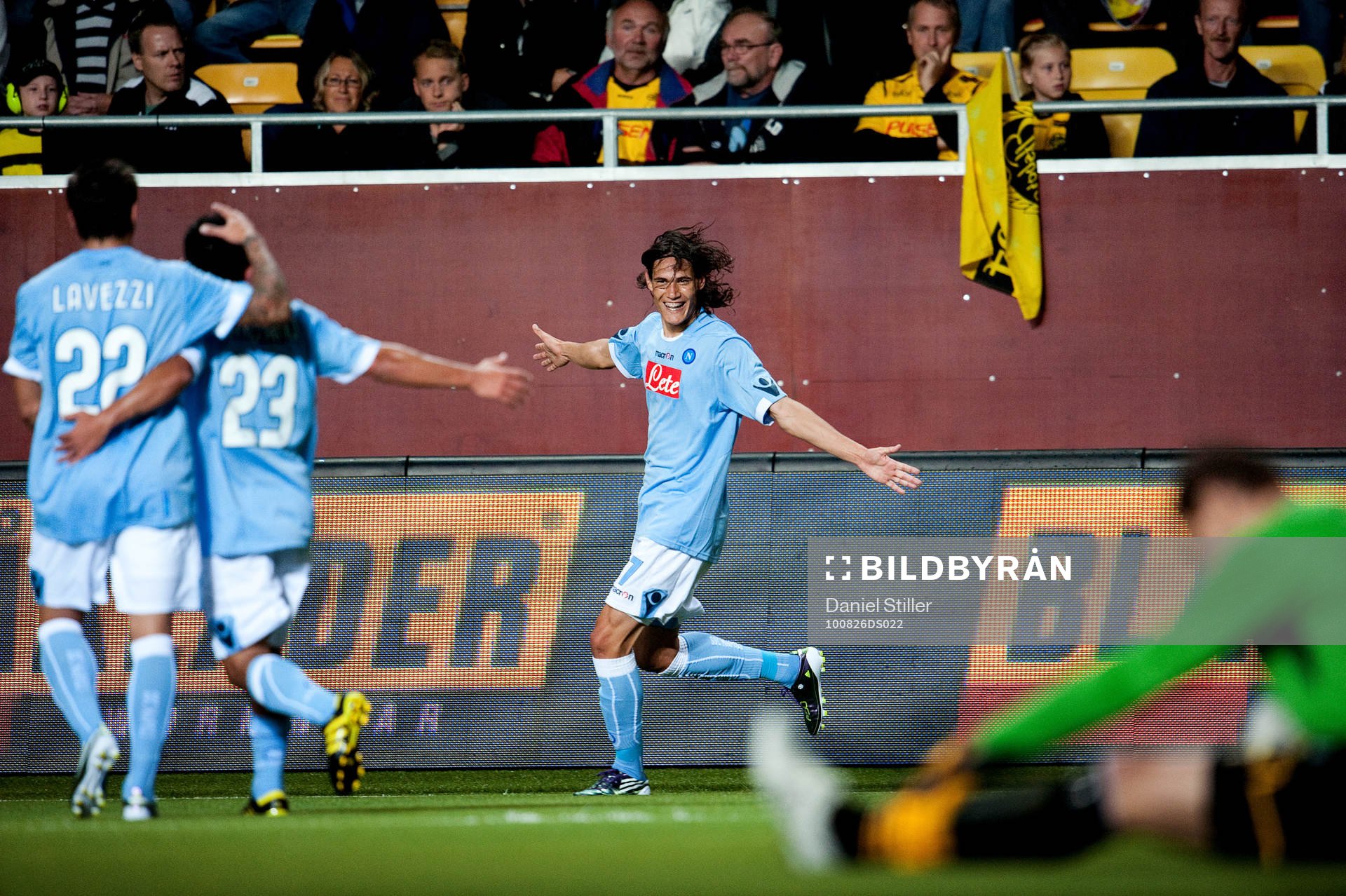 Cavani gör 0-2  till Napoli. Jubel