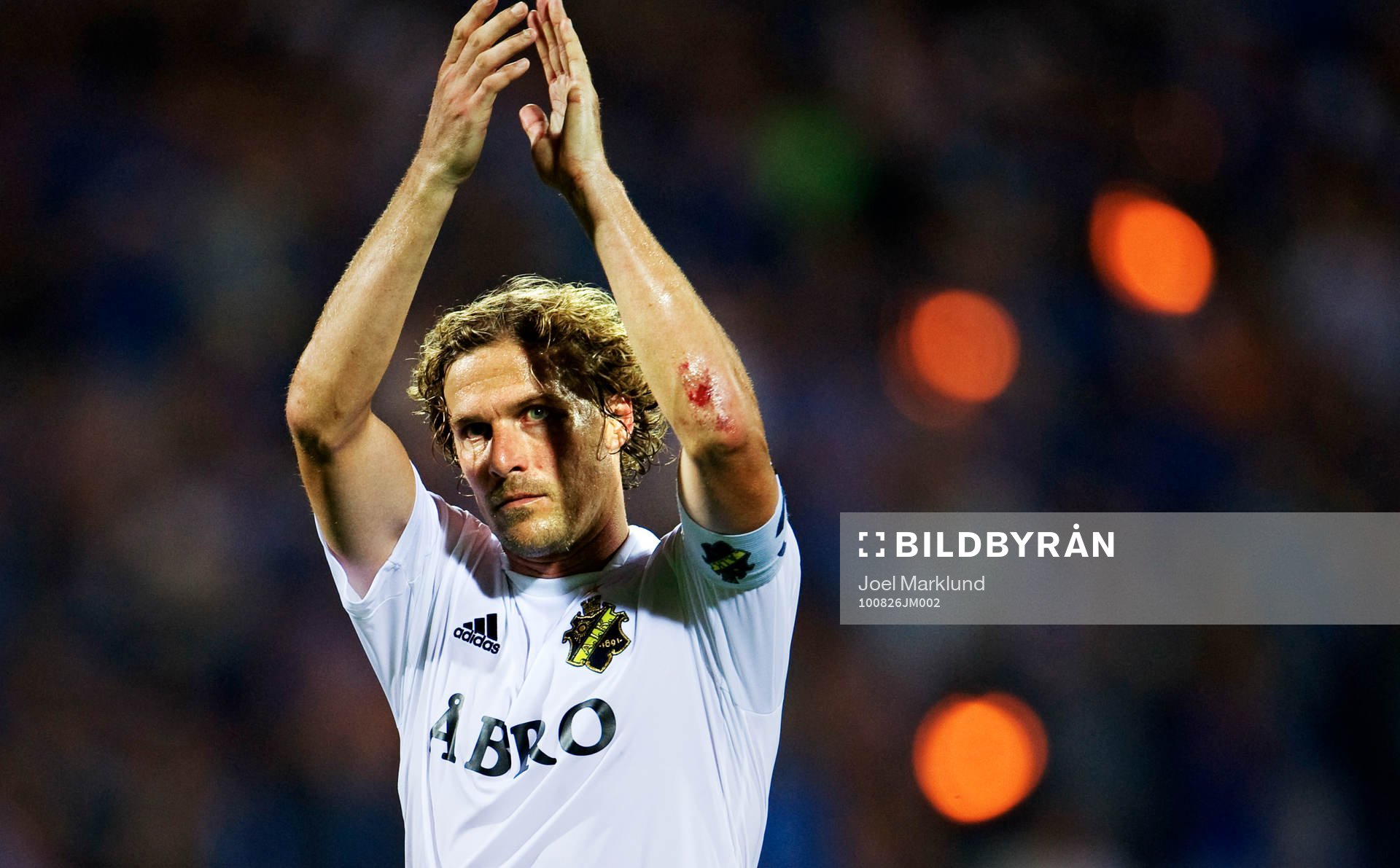 Daniel Tjernström, AIK, tackar de tillresta fansen