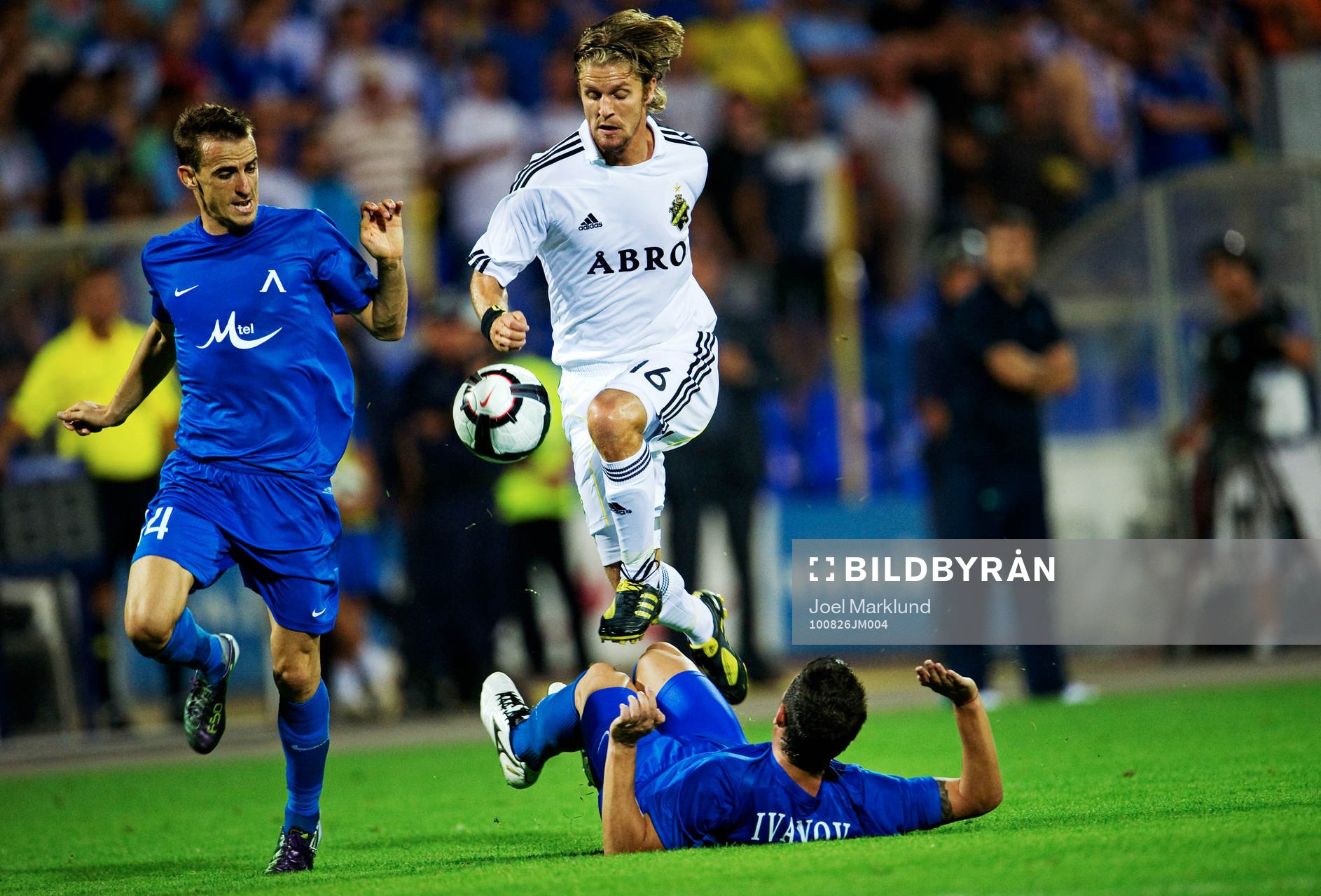 Martin Lorentzson, AIK, stoppas av Ivo Ivanov, Levski