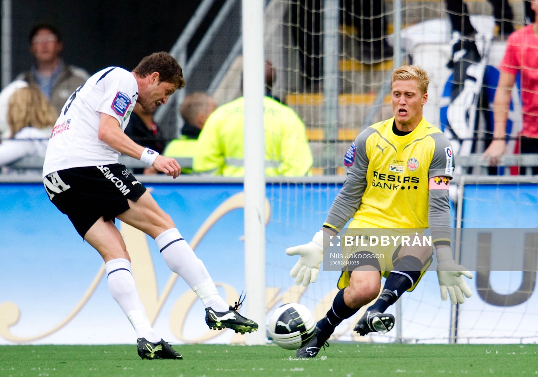 Paulinho Guará, Örebro och Pär Hansson, målvakt,