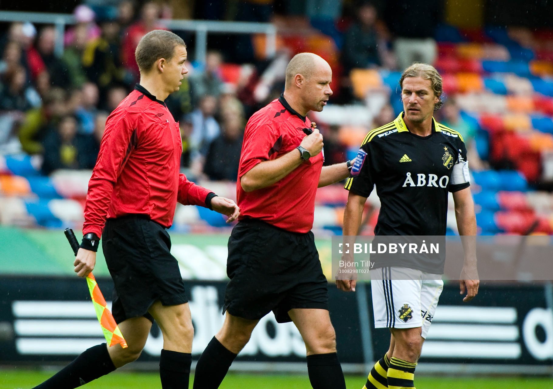 Martin Hansson, domare och Daniel Tjernström, AIK