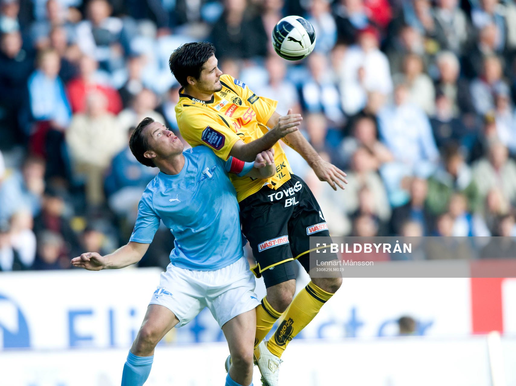 Daniel Andersson, Malmö, trycker Denni Avdic, Elfsborg