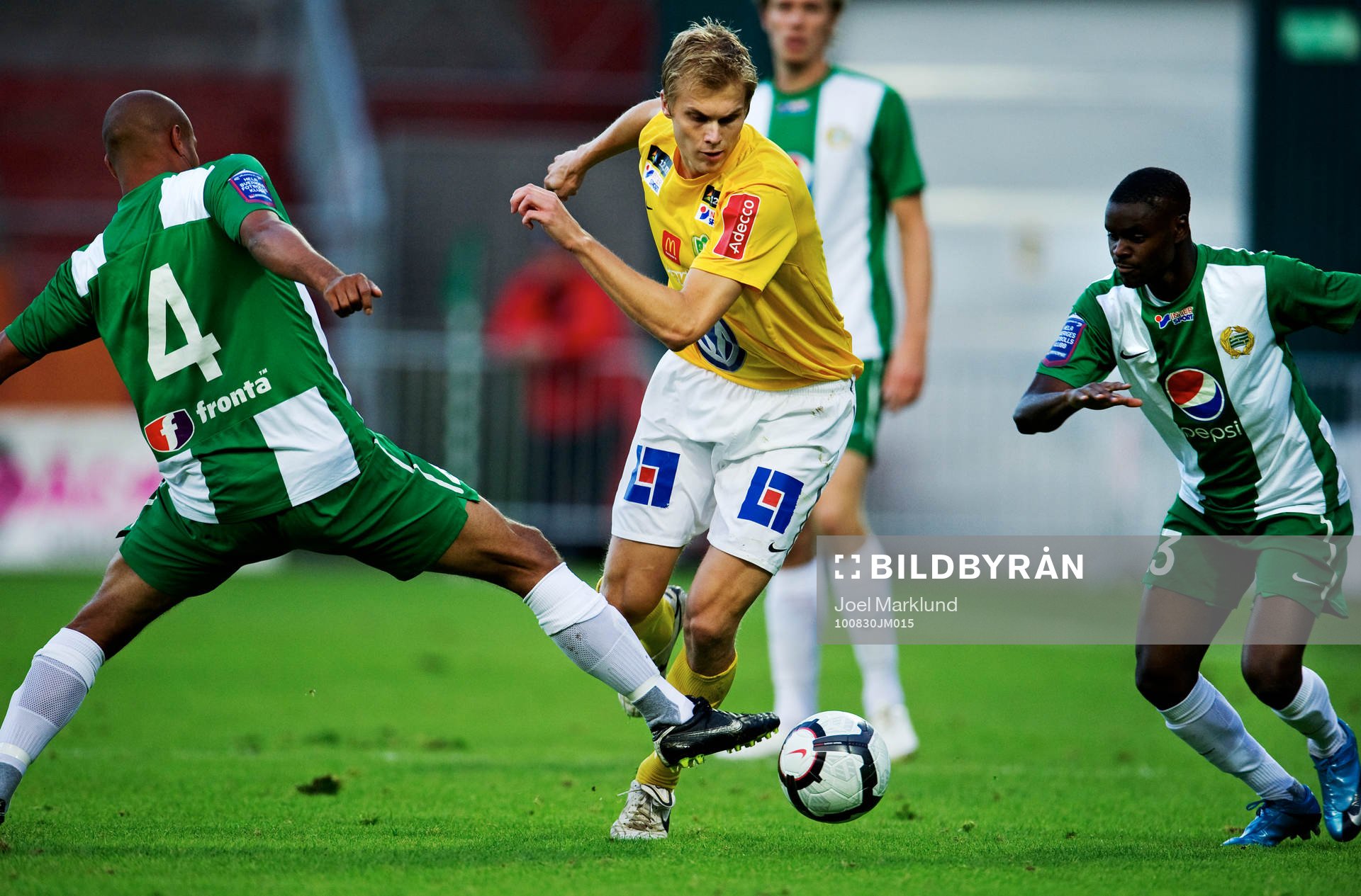 Petter Lennartsson, Jönköping, tar sig förbi Christian