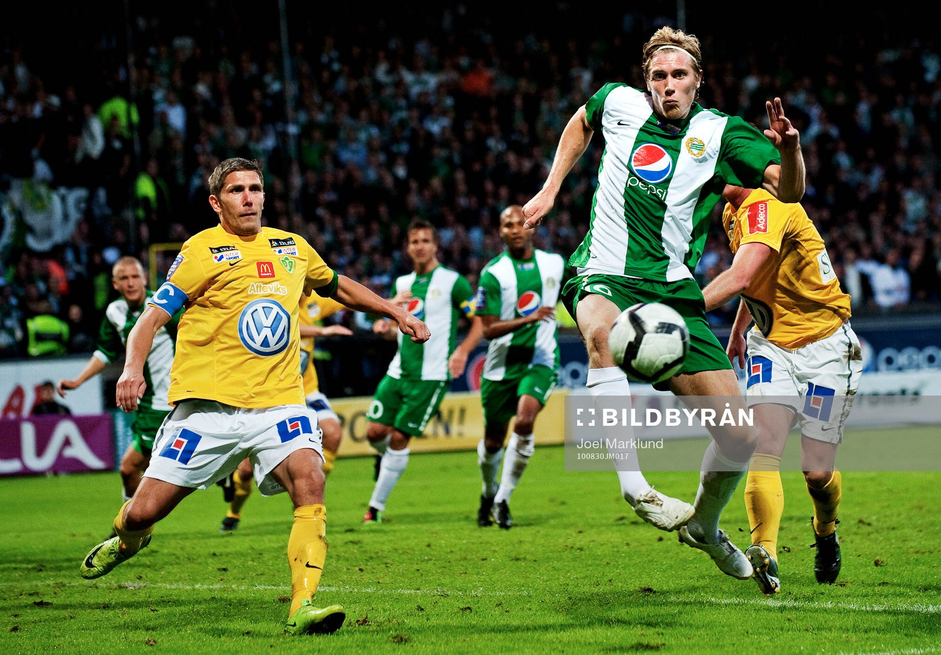  Dennis Östlund, Jönköping, och Tobias Holmqvist, Hammarby.