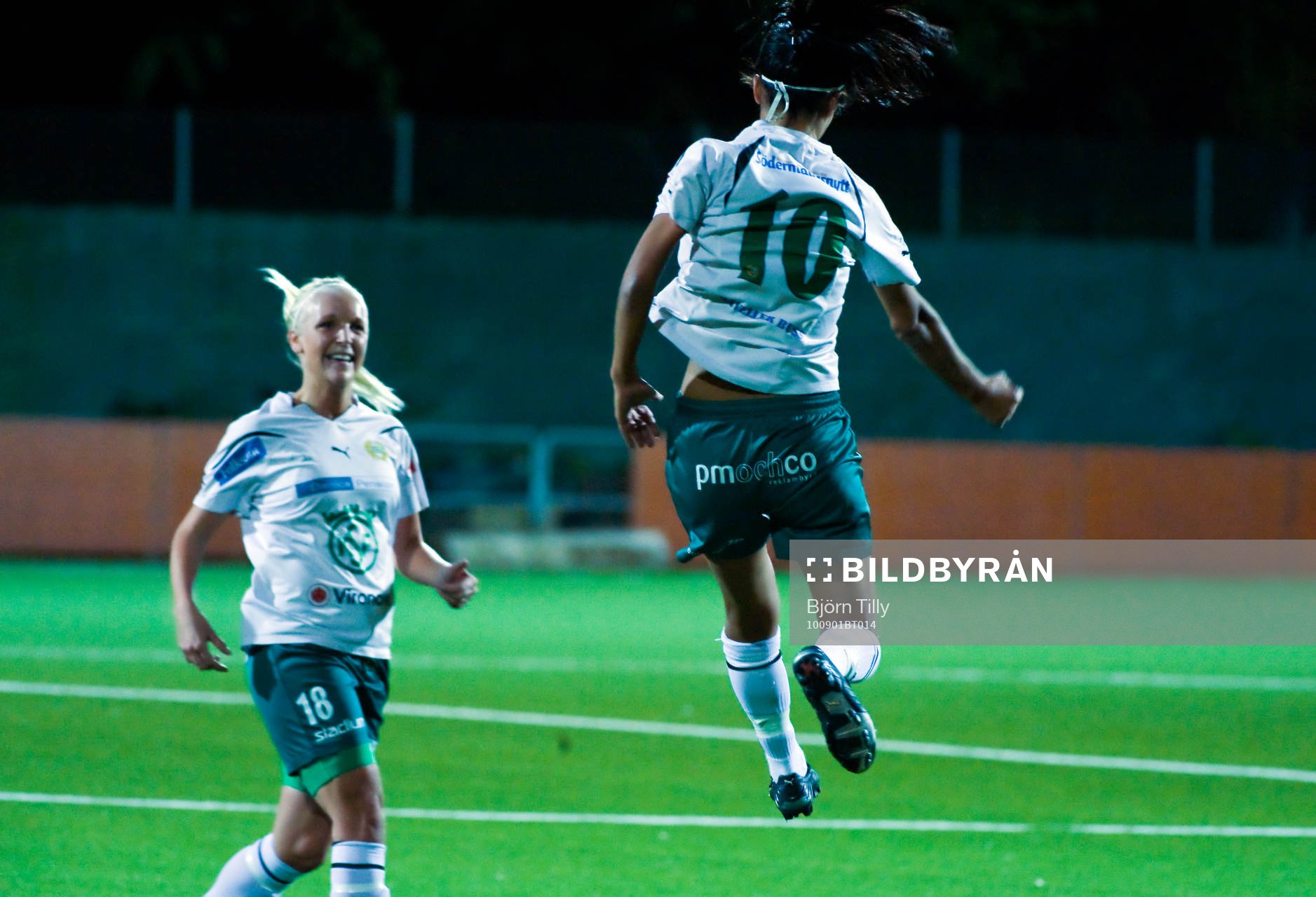 Anna Lindblom och Nazanin Vaseghpanah, Hammarby, jubel