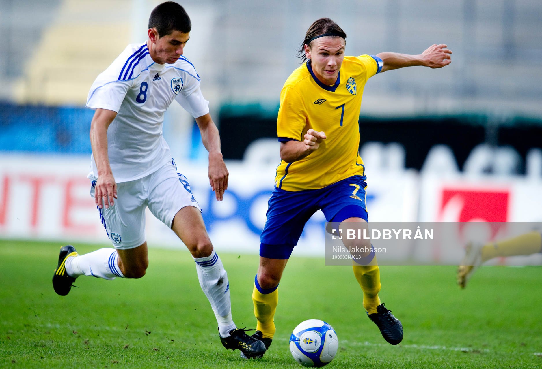 Albin Ekdal grinar illa