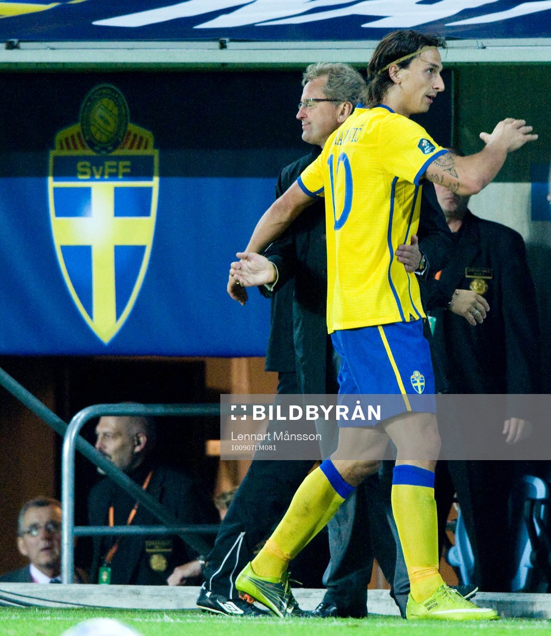 Erik Hamrén, förbundskapten, kramar Zlatan Ibrahimovic