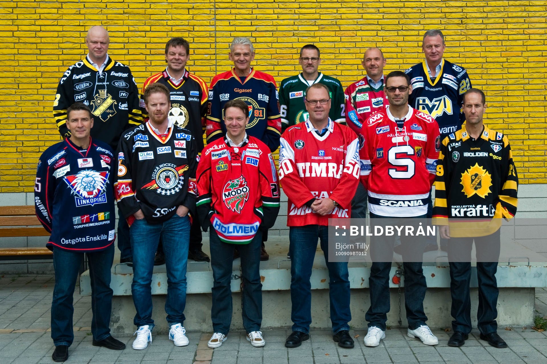 Bakre raden från vänster: Roger Melin, tränare, AIK,