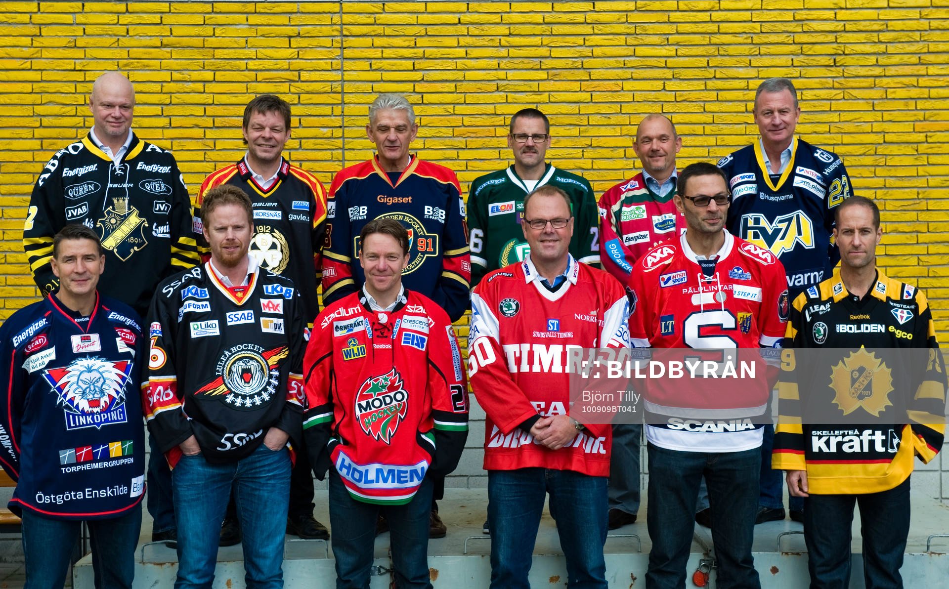 Bakre raden från vänster: Roger Melin, tränare, AIK,