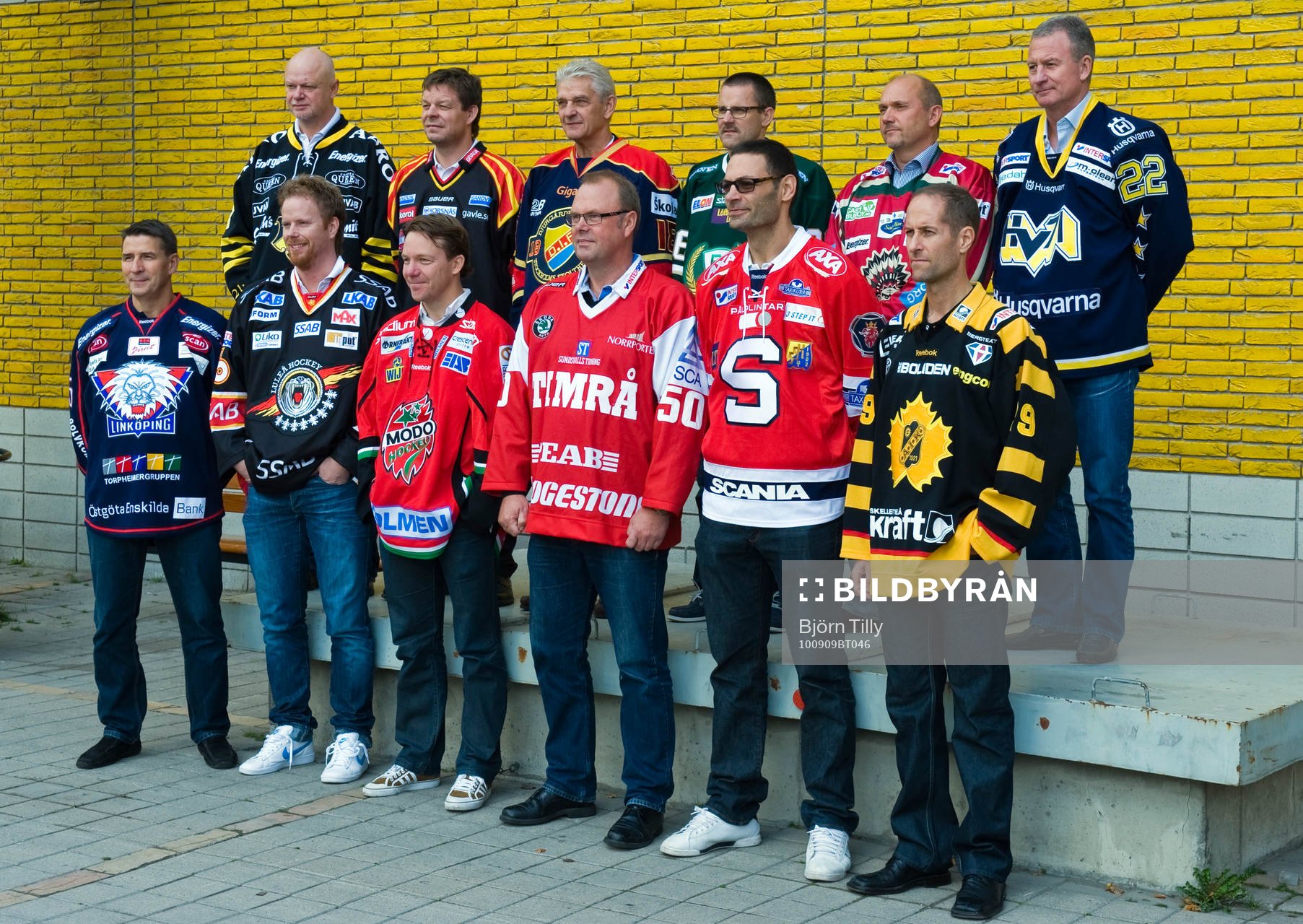 Bakre raden från vänster: Roger Melin, tränare, AIK,