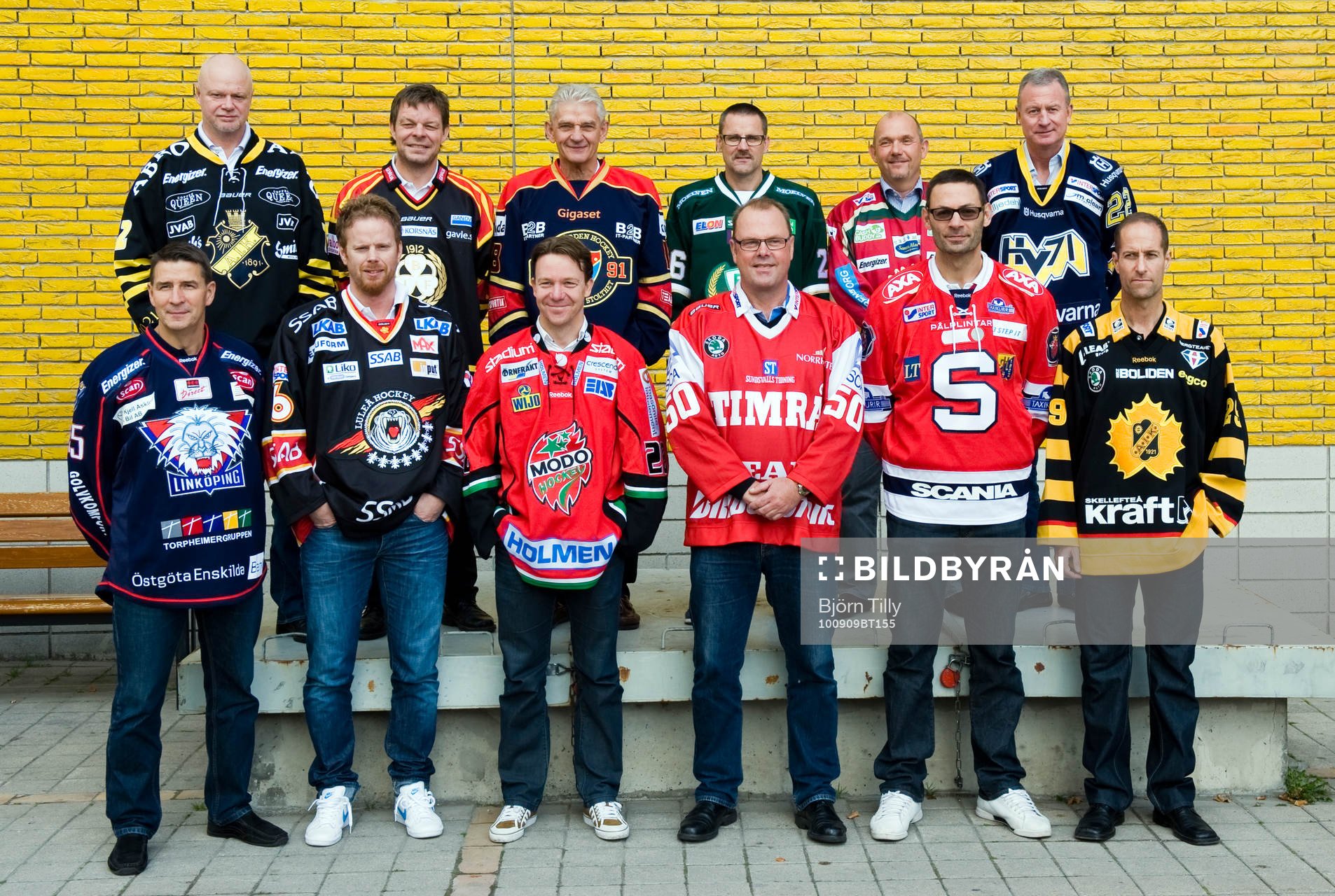 Bakre raden från vänster: Roger Melin, tränare, AIK,