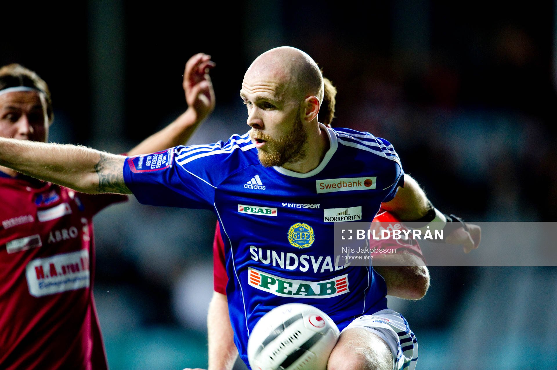 Hannes Sigurdsson, Sundsvall tar ned bollen på låret