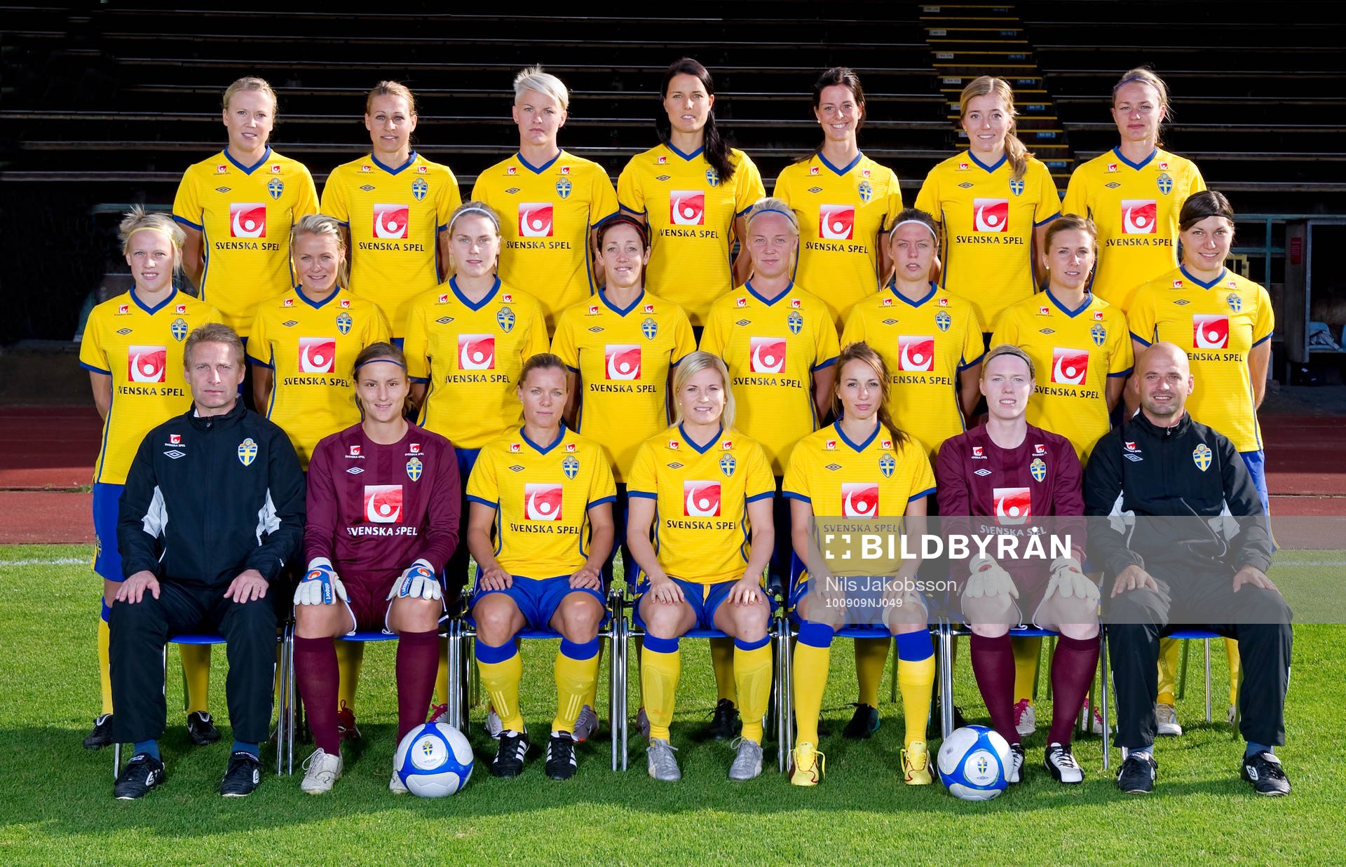 Fotboll, dam, Sverige, lagbild. Bakre raden frv; Sara