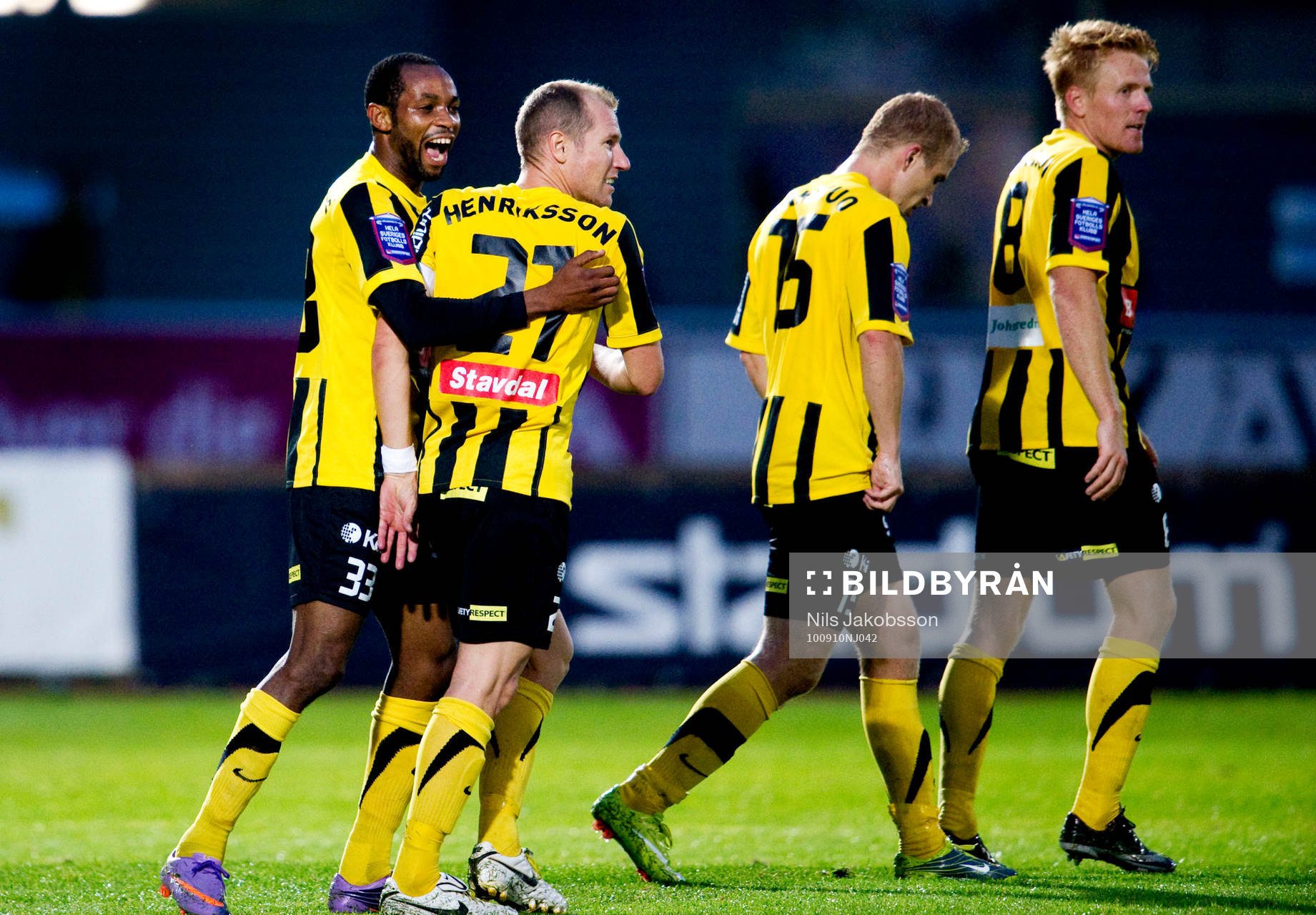 Rene Makondele, Jonas Henriksson, Häcken jubel