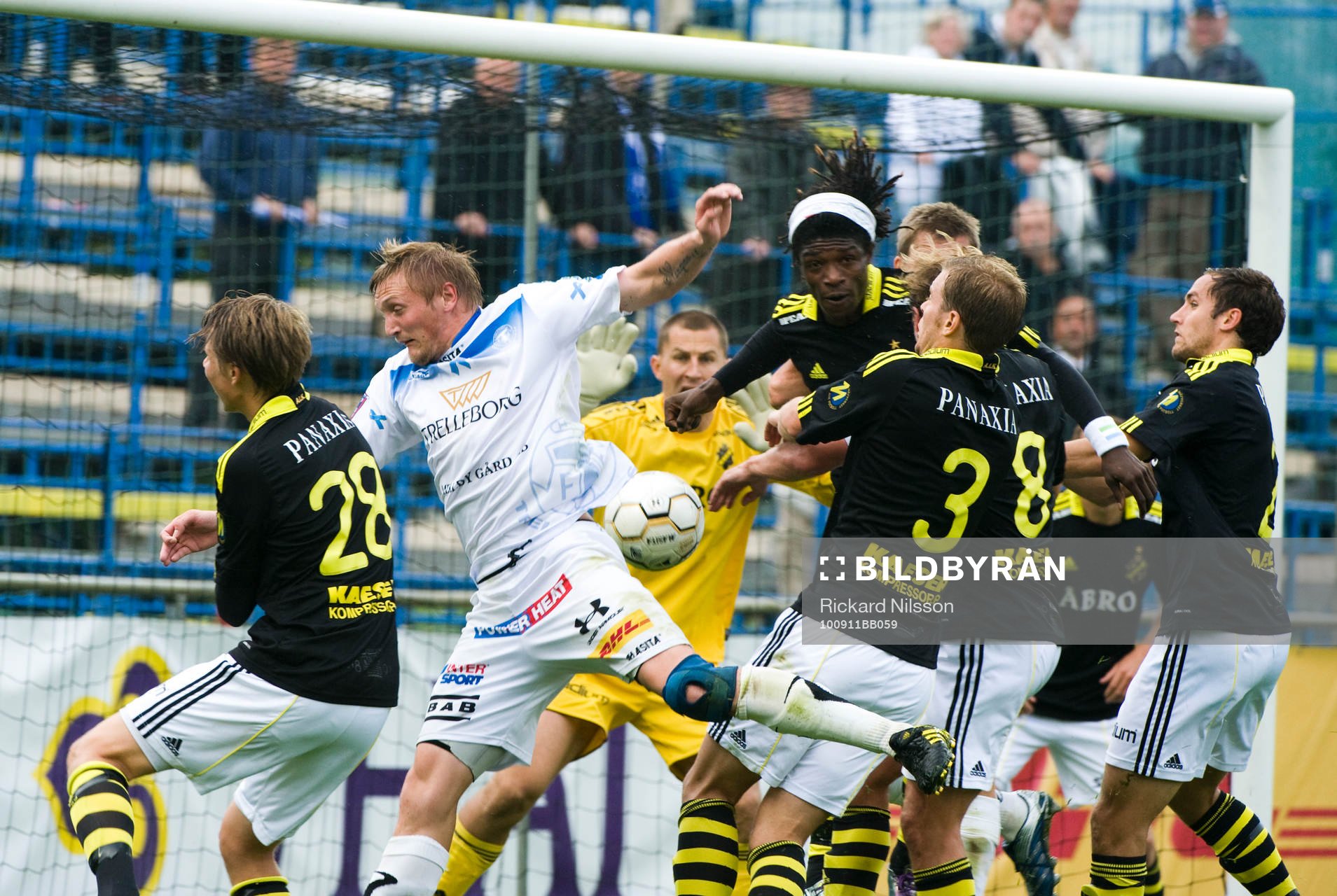 Fredrik Jensen, Trelleborg, stör i AIK