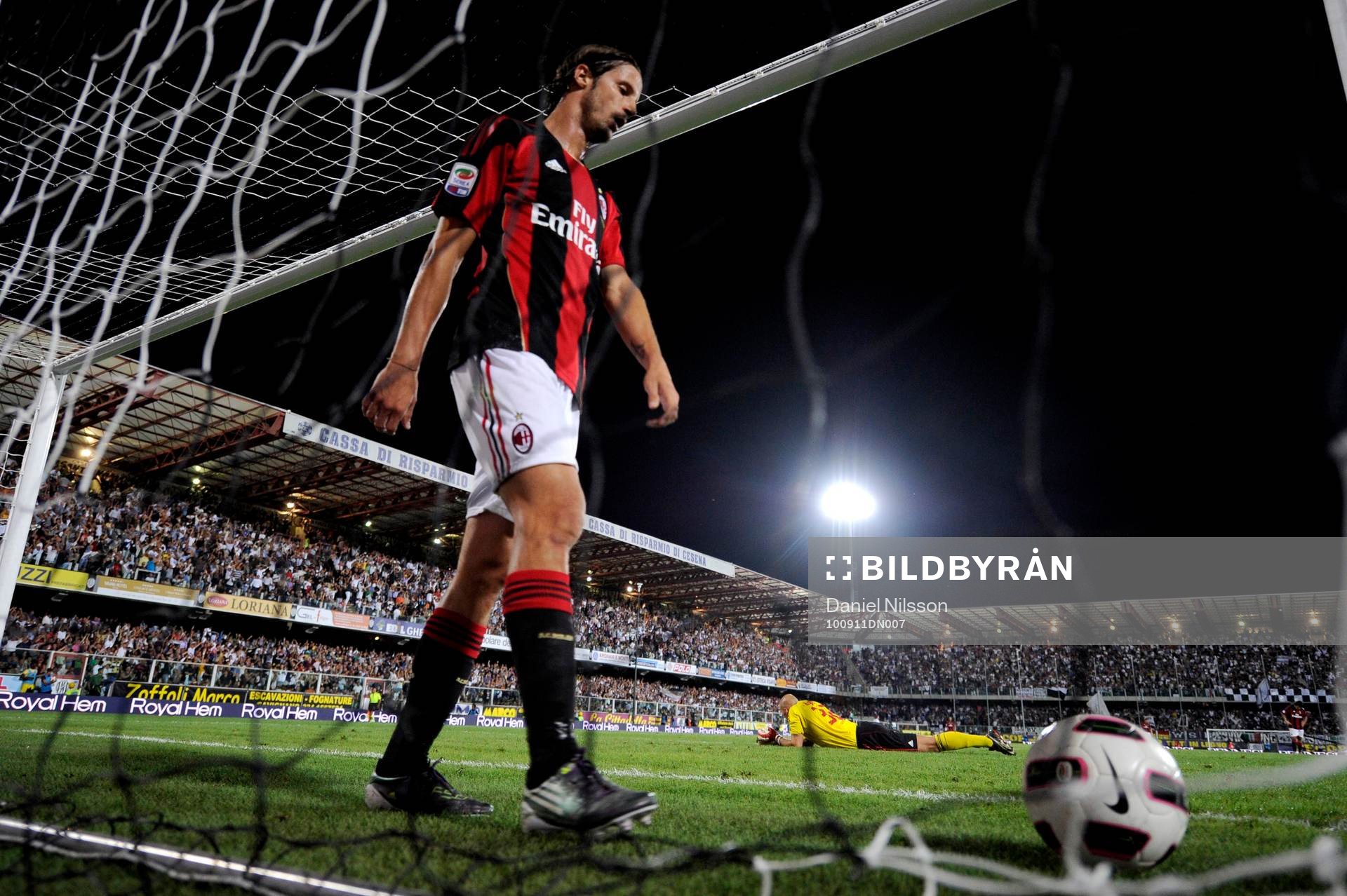 Antonini, Milan hämtar ut bollen