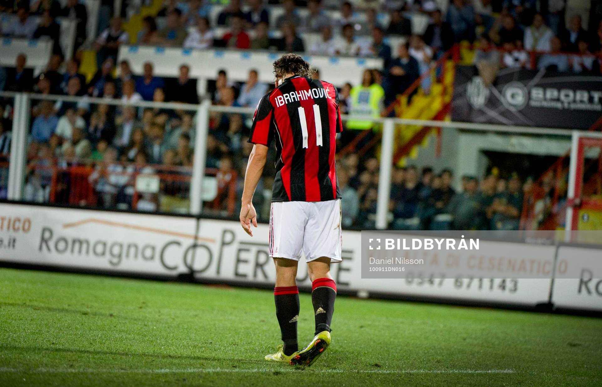 Zlatan Ibrahimovic, Milan skjuter straff men missar. Depp