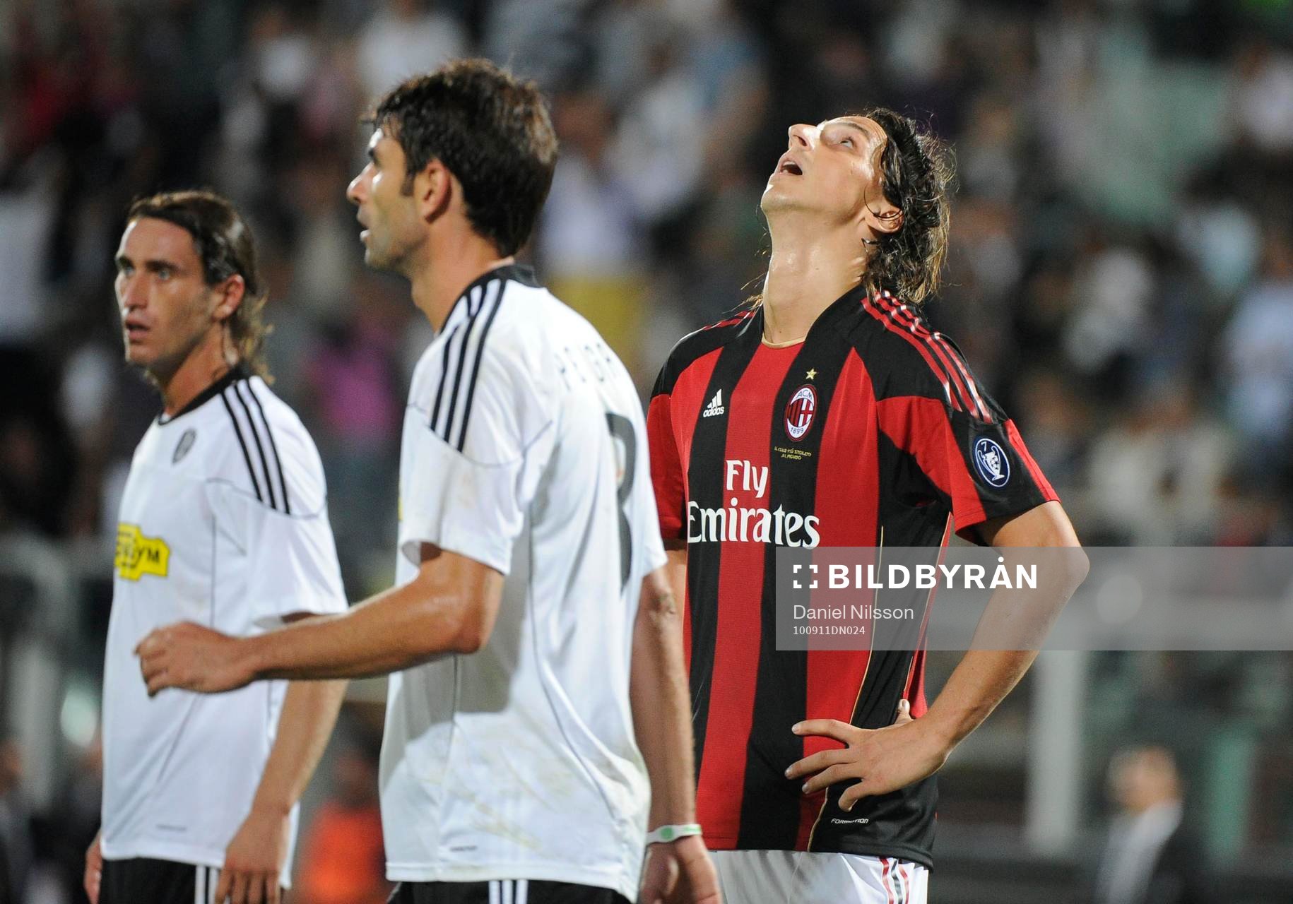 Zlatan Ibrahimovic, Milan skjuter straff men missar