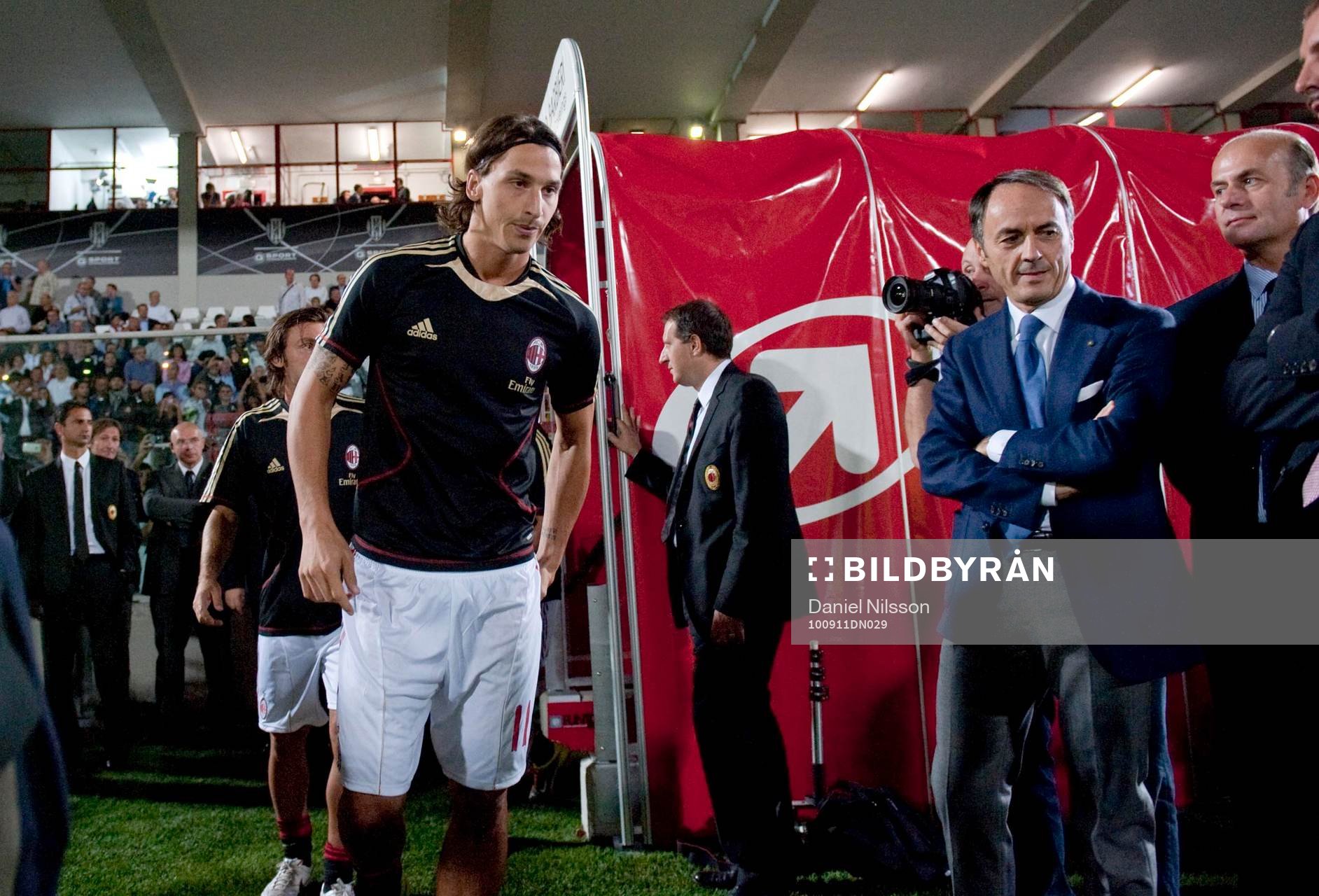 Zlatan Ibrahimovic, Milan på väg in för uppvärmning