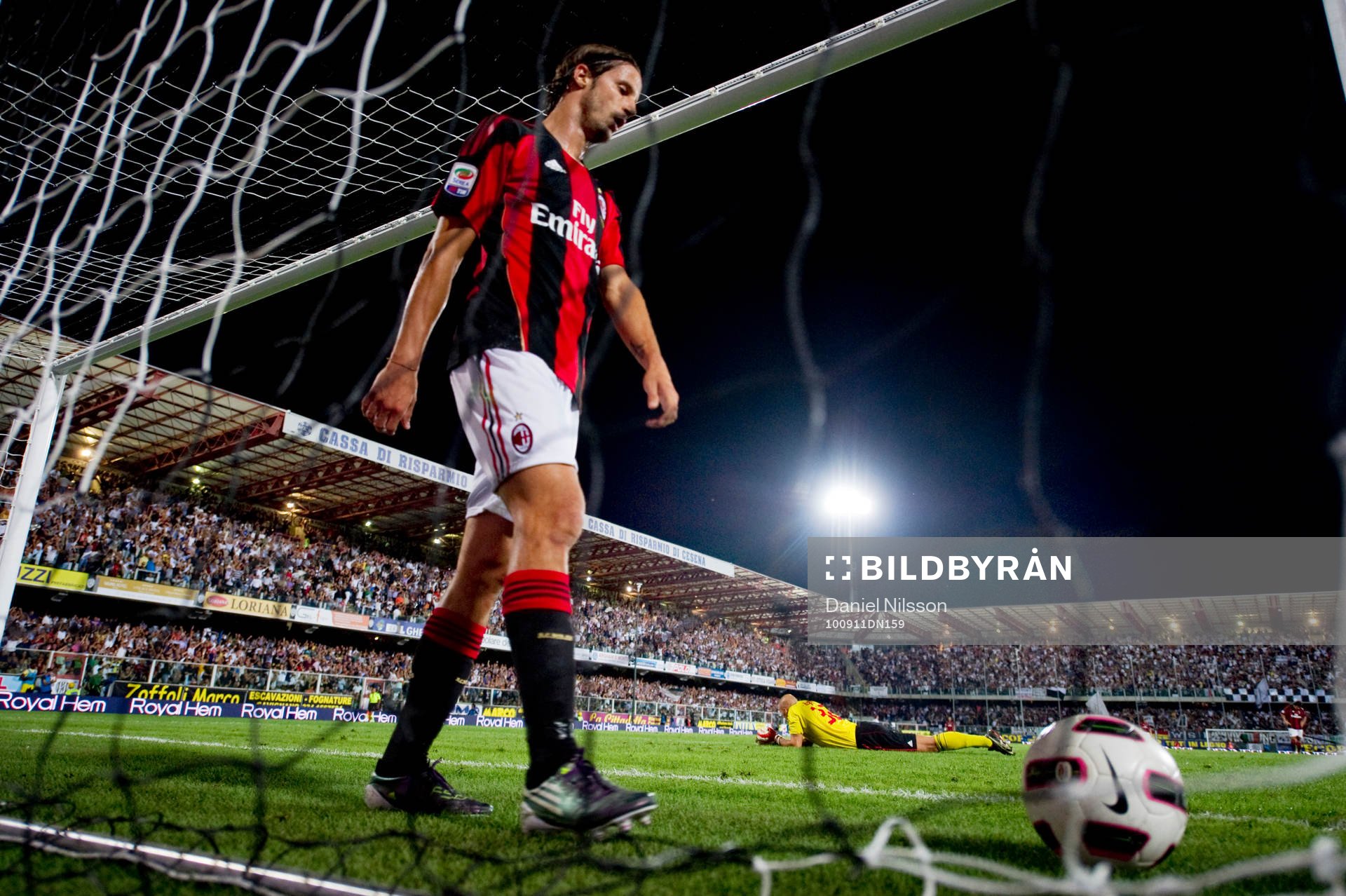 Luca Antonini, Milan hämtar ut bollen