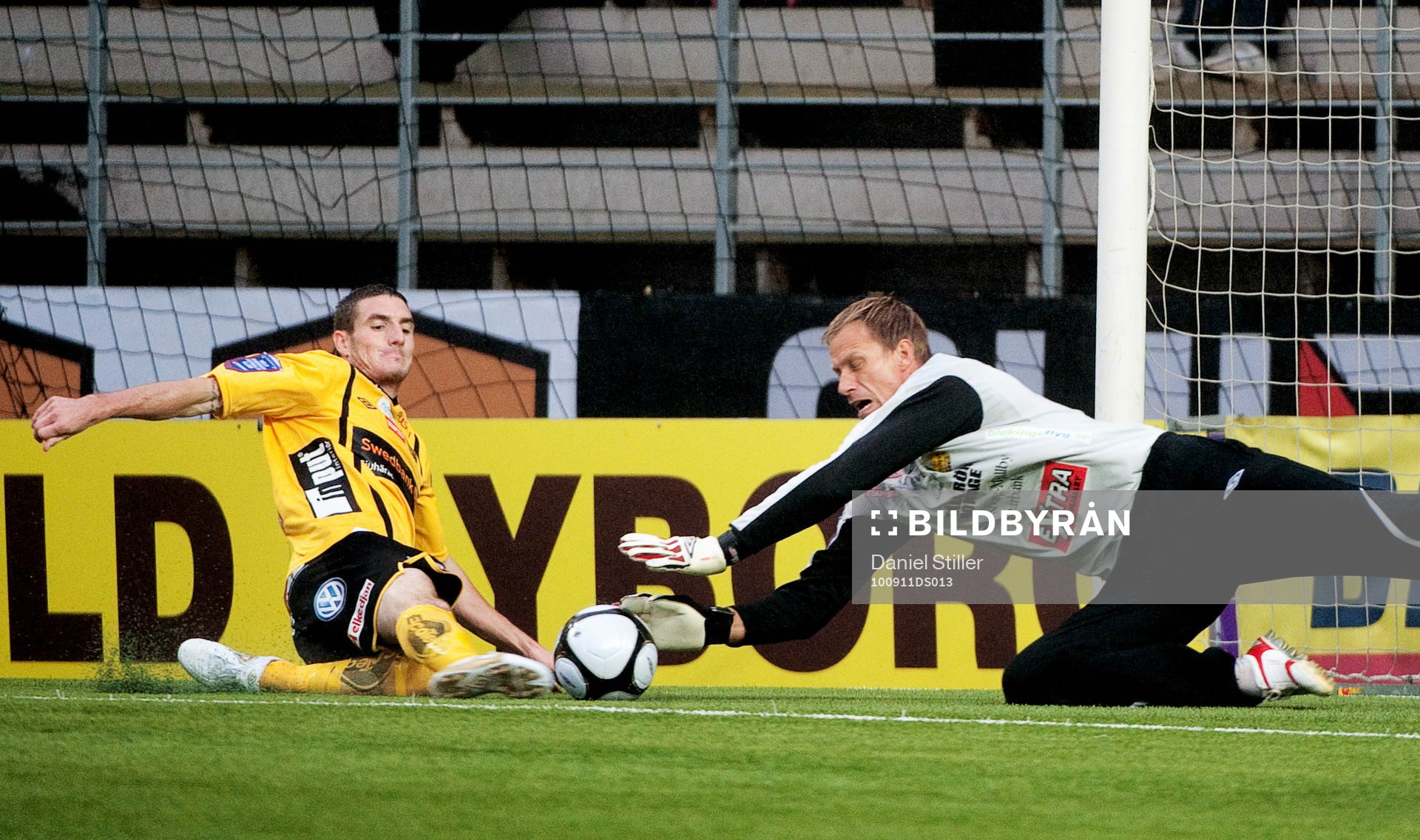 Mattias Asper, målvakt Mjällby, James Keene, Elfsborg