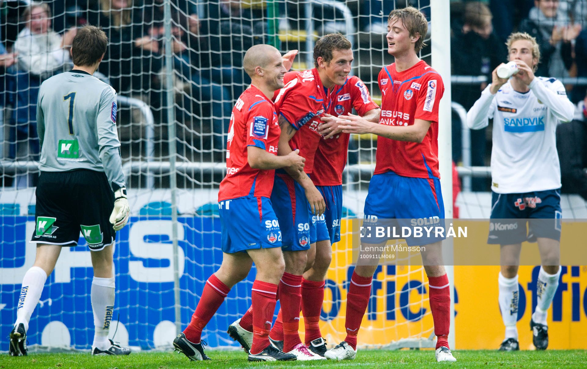 2-0, Alexander Gerndt, som grattas