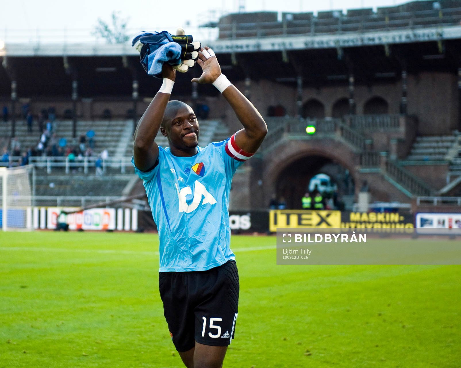 Pa Dembo Touray, målvakt, Djurgården tackar publiken