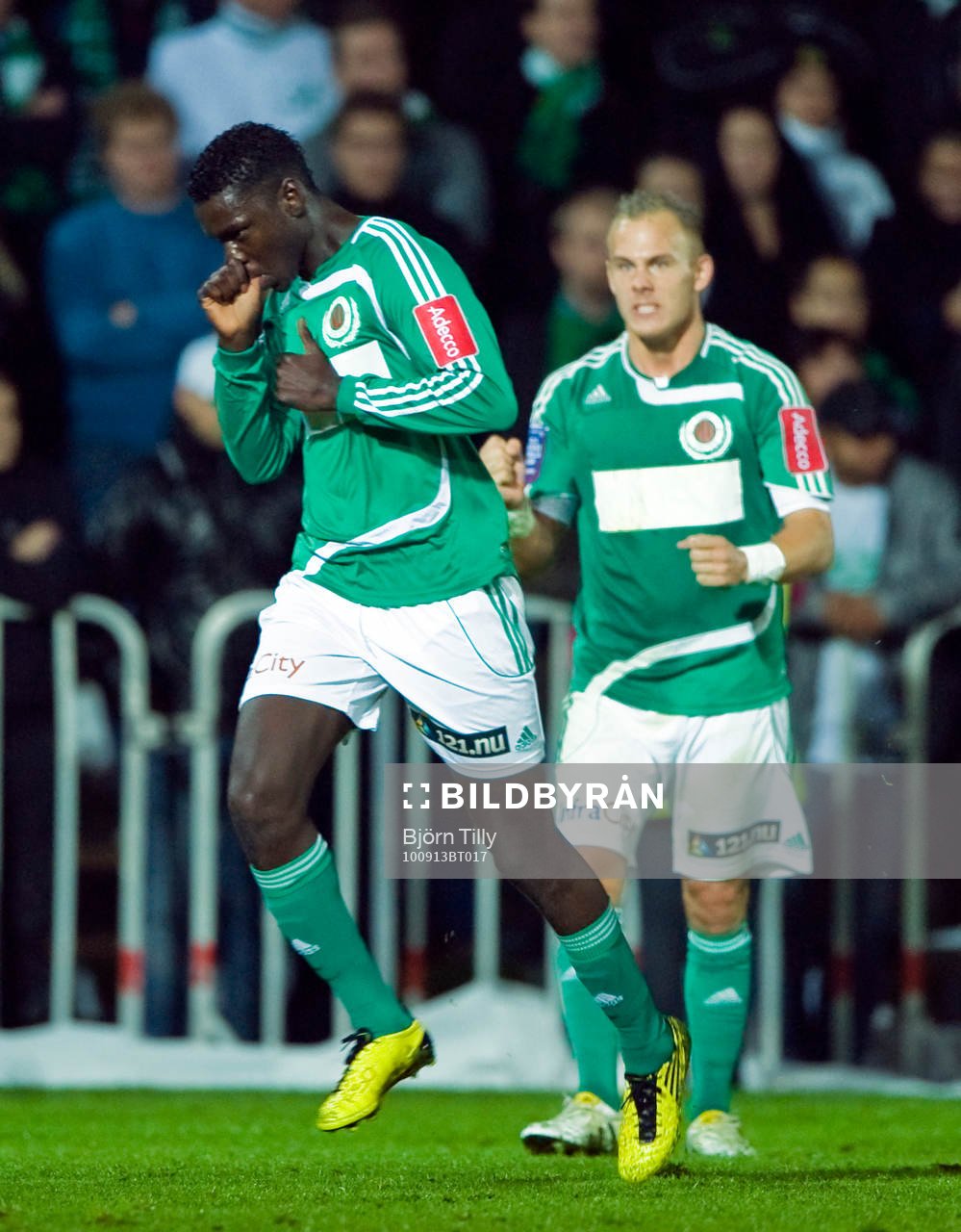 Alagie Sosseh och Magnus Eriksson, Väsby, jubel