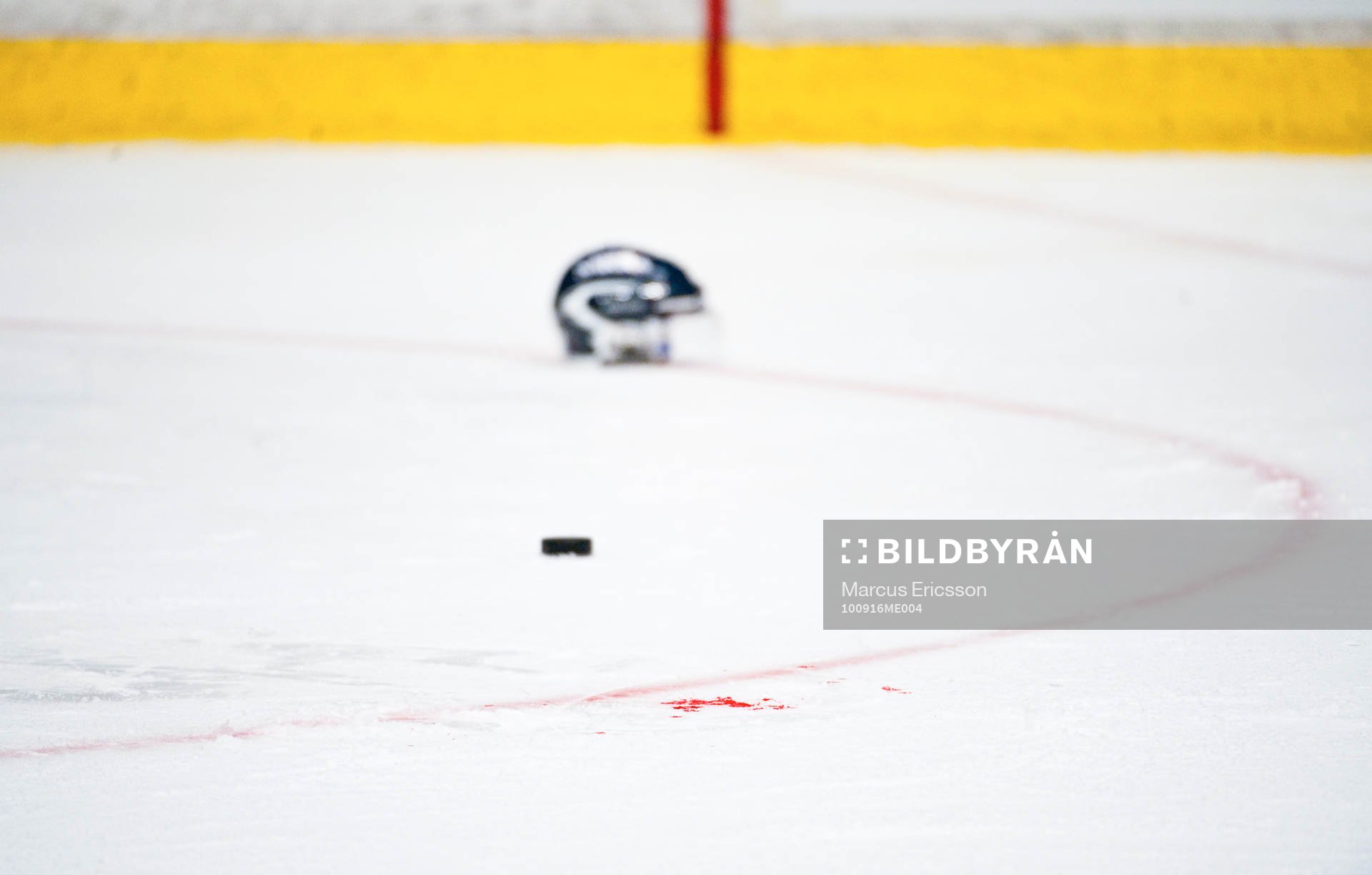 Puck, Hjälm, Blod