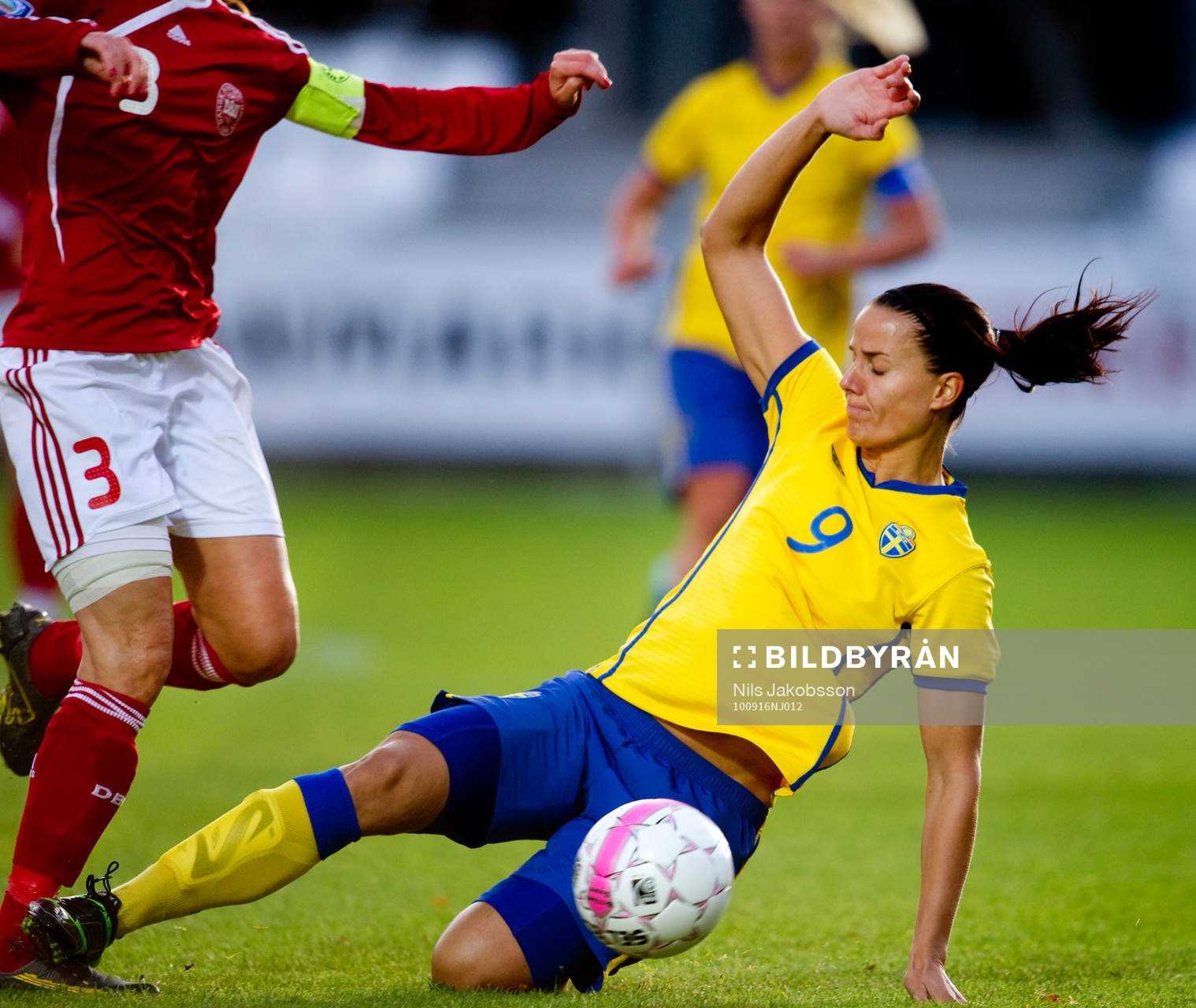 Katrine Pedersen, Danmark och Jessica Landström, Sverige