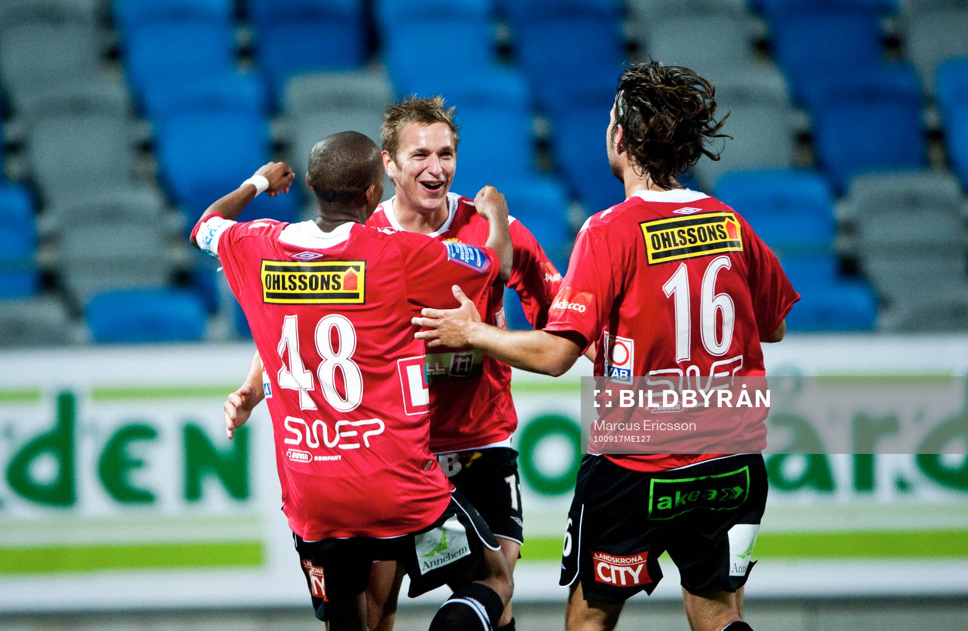  Amethyst Bradley Raleni, Fredrik Olsson och Patrik Åström, Landskrona jubel efter 0-2