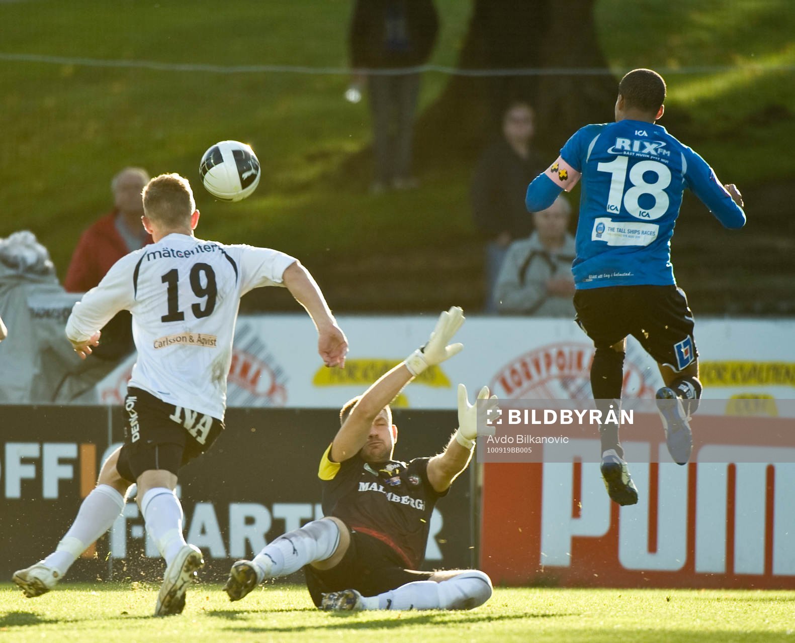 Marcus Olsson, Halmstad, nickar in i sista sekunderna