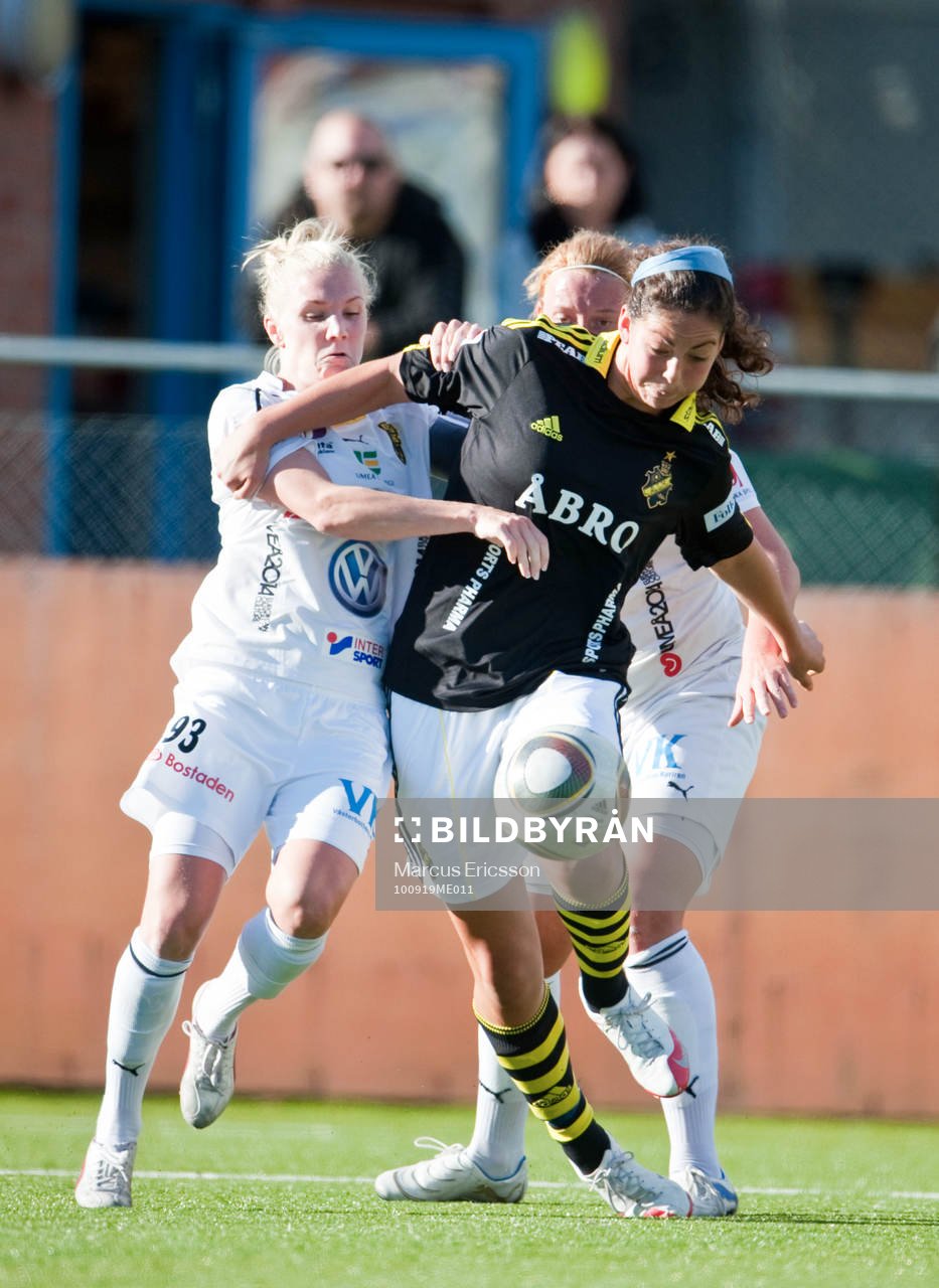 Anna Paulson, Umeå och Fiona O´Sullivan, AIK