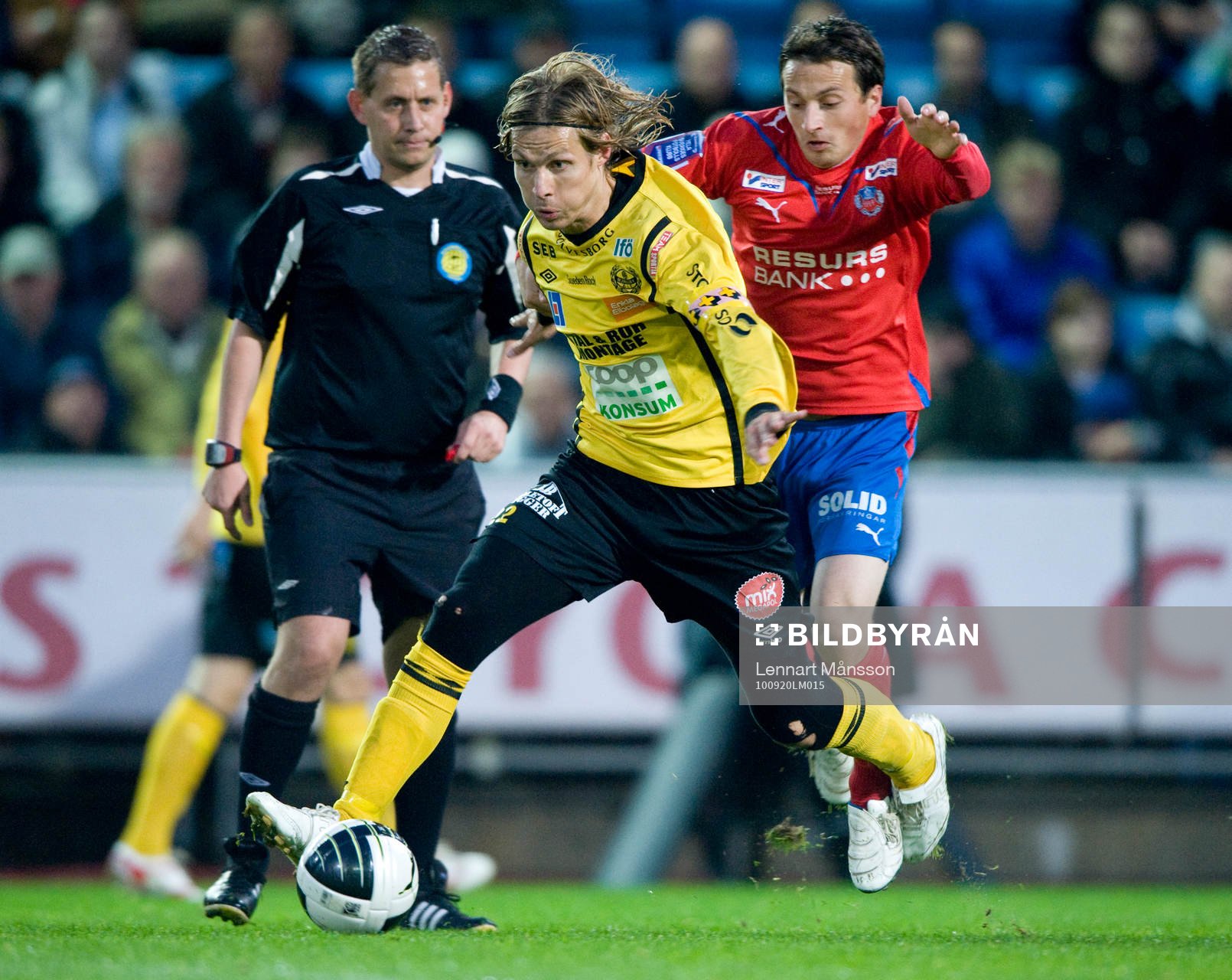 Tobias Grahn, Mjällby jagas av Ardian Gashi, Helsingborg