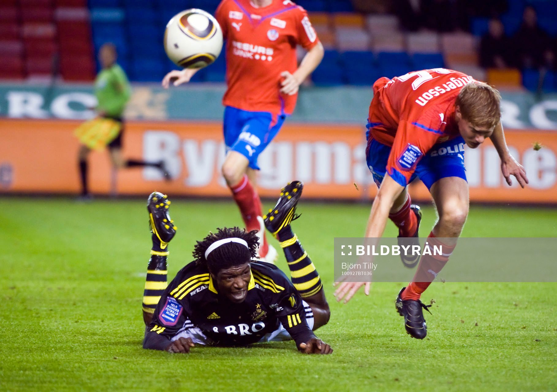 Mohamed Bangura, AIK och Markus Holgersson, Helsingborg