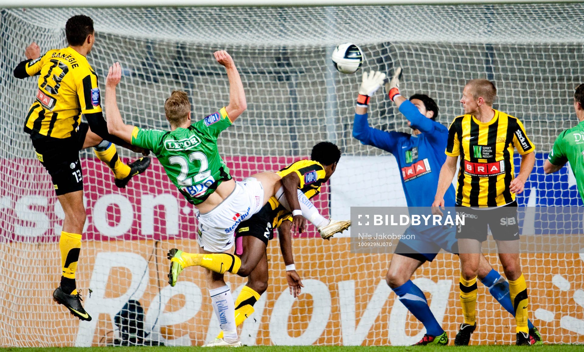 Björn Andersson, GAIS och Damir Mehic, målvakt, Häcken