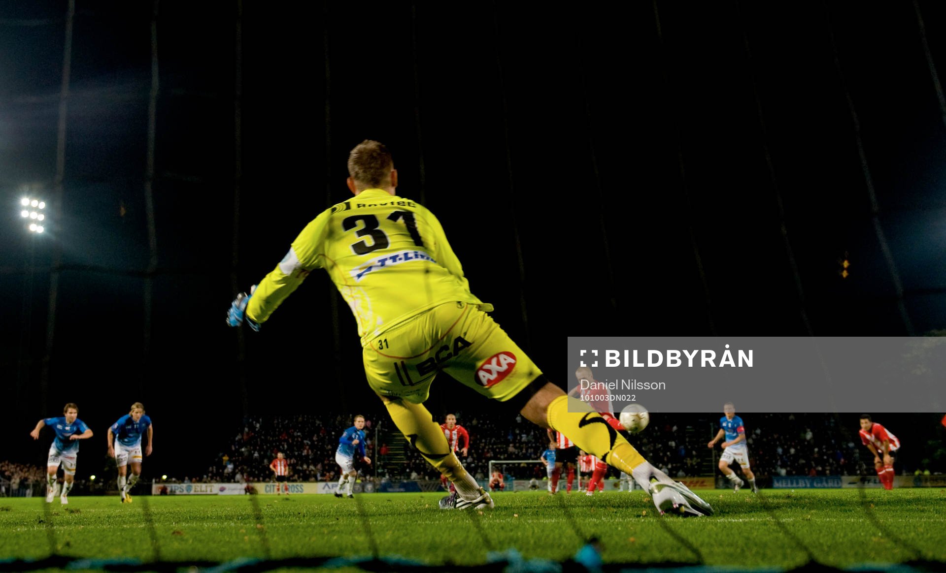 Daniel Larsson, Malmö sätter straffen bakom Viktor