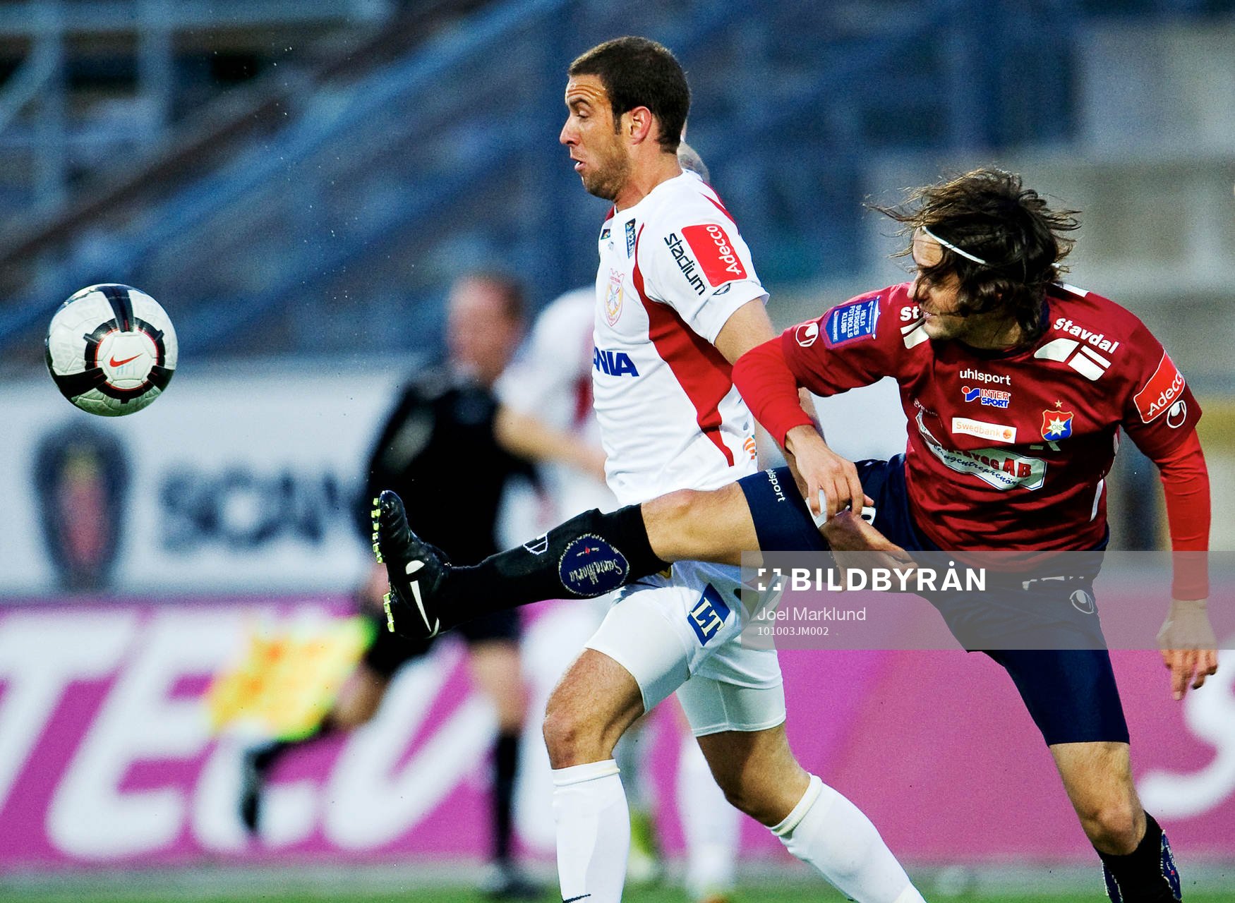 Andreas Haddad, Assyriska, utmanas av Pavel Zavadil,