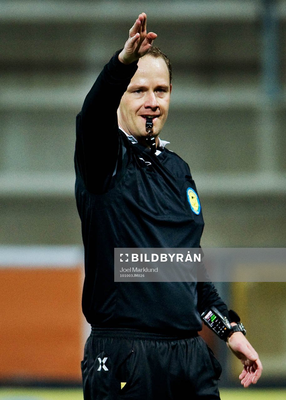 Niklas Abrahamsson, domare