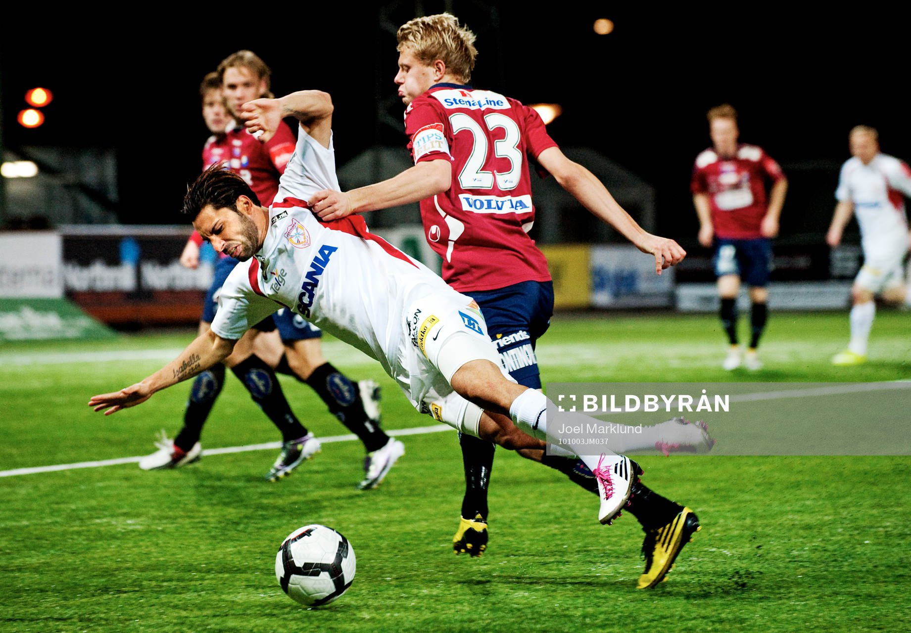 Stefan Batan, Assyriska, fälls av Jakob Olsson, Örgryte