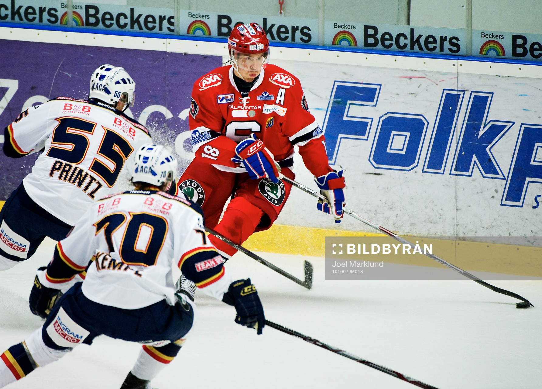 Både David Printz och Mario Kempe, Djurgården, försöker