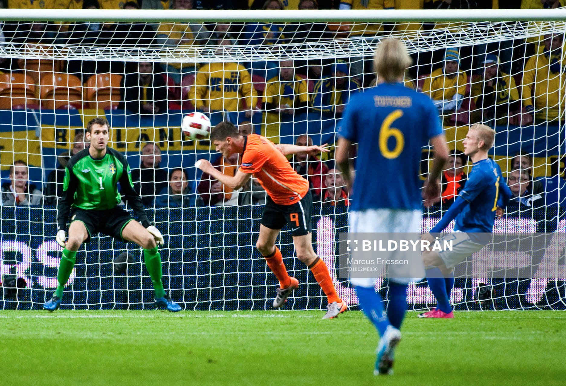 Klaas Jan Hunteleer, Holland nickar in bollen bakom Andreas